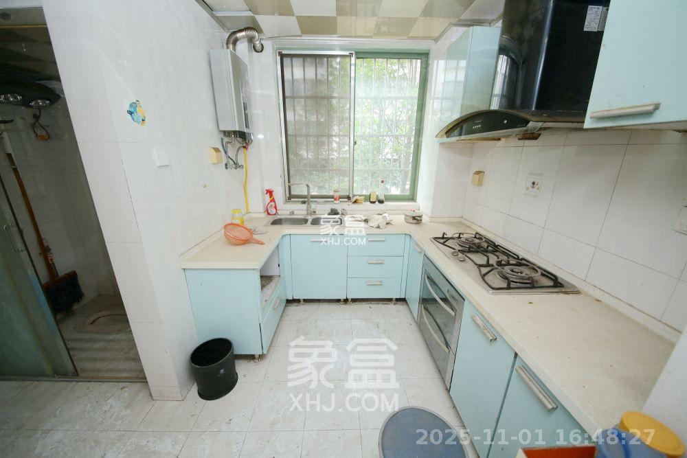 芙蓉苑  4室2厅2卫    2200.0元/月室内图