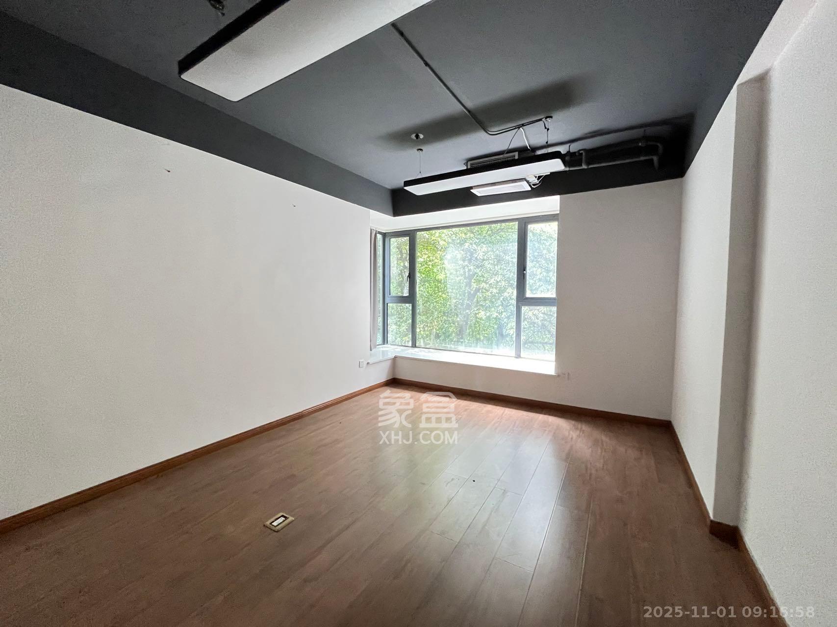 藏珑湖上国际花园  3室2厅2卫    3300.0元/月 藏珑湖上国际花园  3室2厅2卫    3300.0元/月室内图