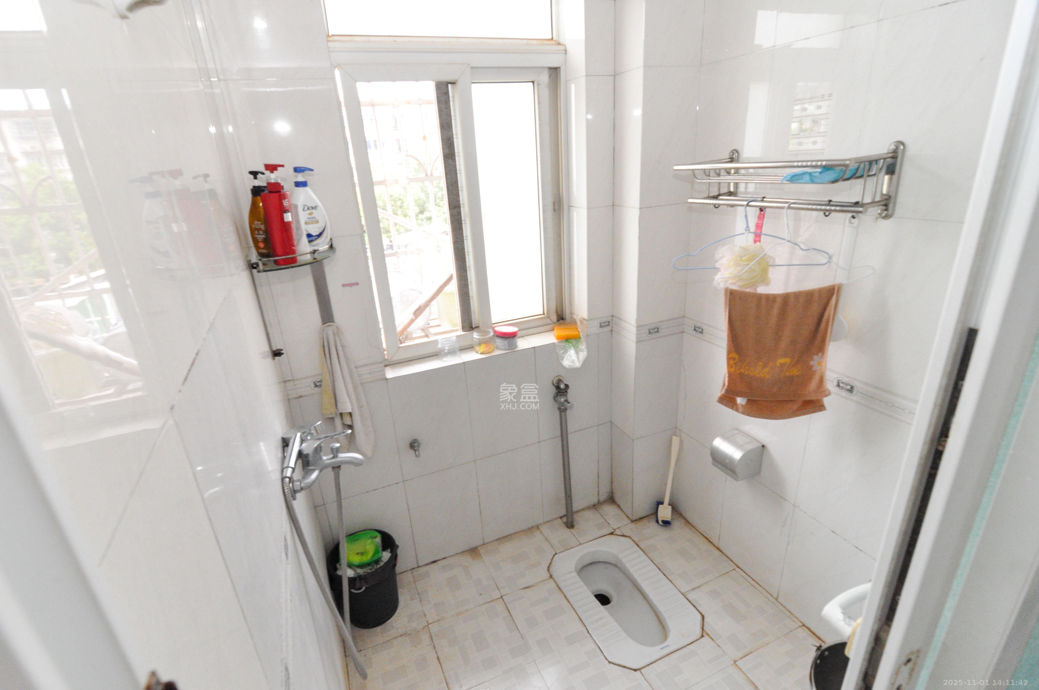 锦绣家园  2室2厅1卫    58.0万卫生间