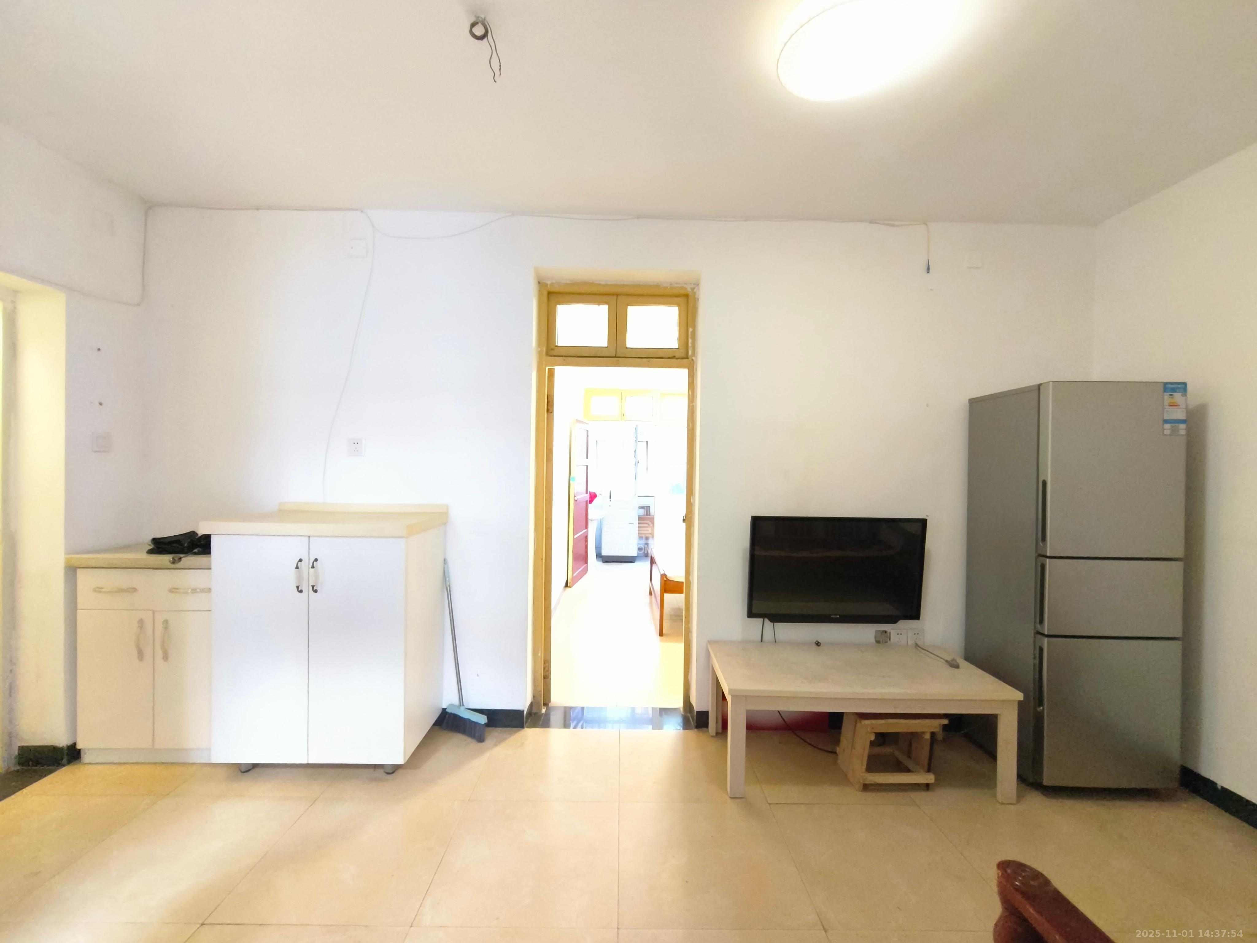 崇文里、崇圣里散盘 2室1厅1卫 1600.0元/月 崇文里、崇圣里散盘 2室1厅1卫 1600.0元/月室内图