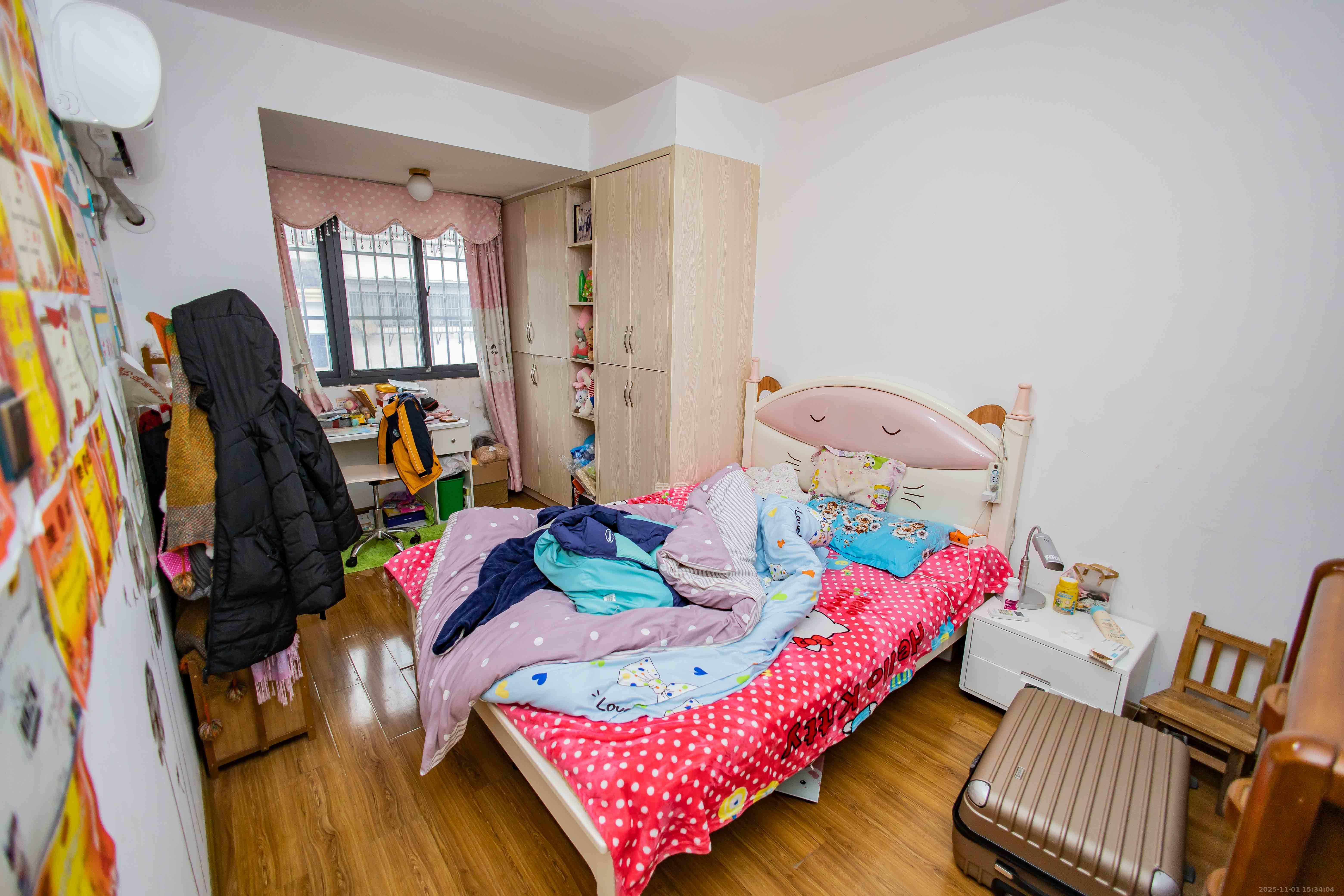 咸嘉新村嘉兴苑  1室2厅1卫    3200.0元/月室内图