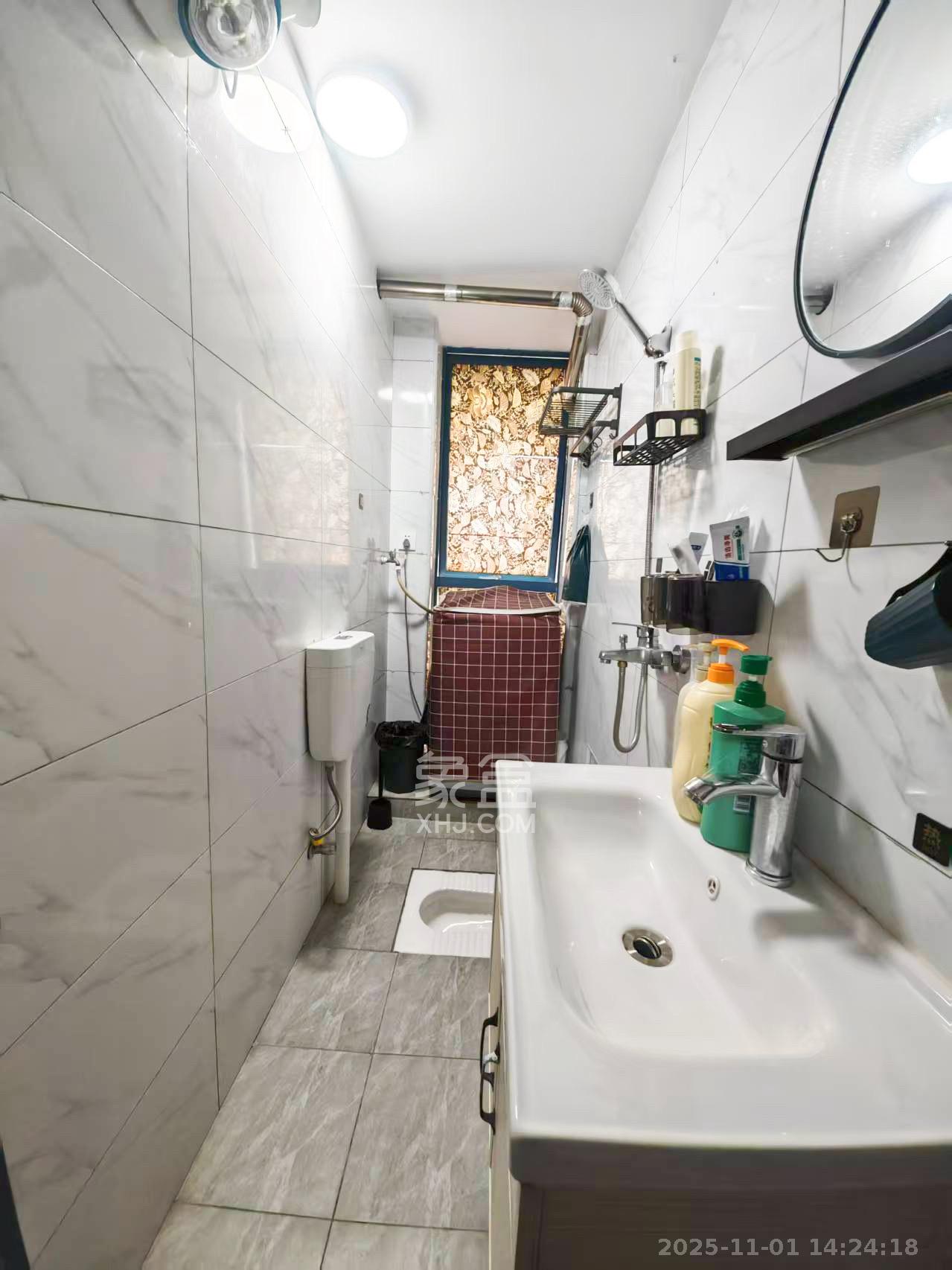 东一国际  2室2厅1卫    3200.0元/月室内图