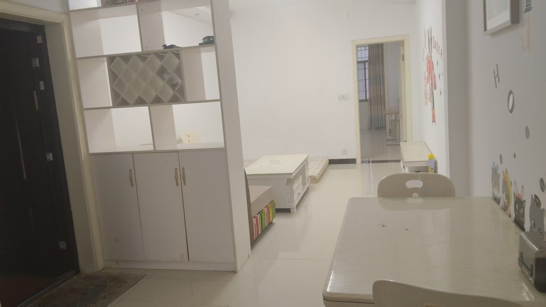 银城市场小区  1室2厅1卫    700.0元/月室内图