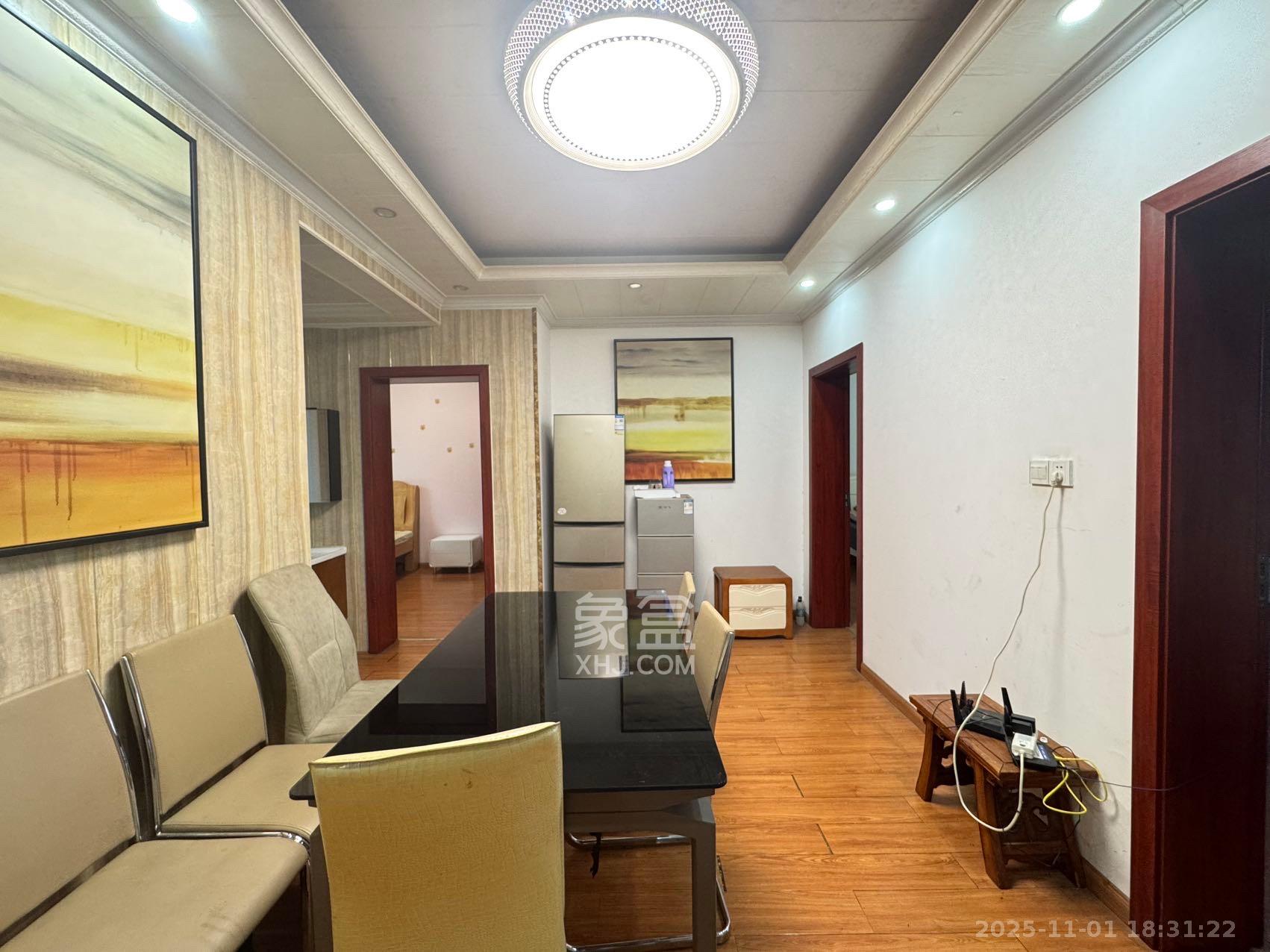 移动科技有限公司职工住宅楼  4室2厅2卫    2500.0元/月 移动科技有限公司职工住宅楼  4室2厅2卫    2500.0元/月室内图