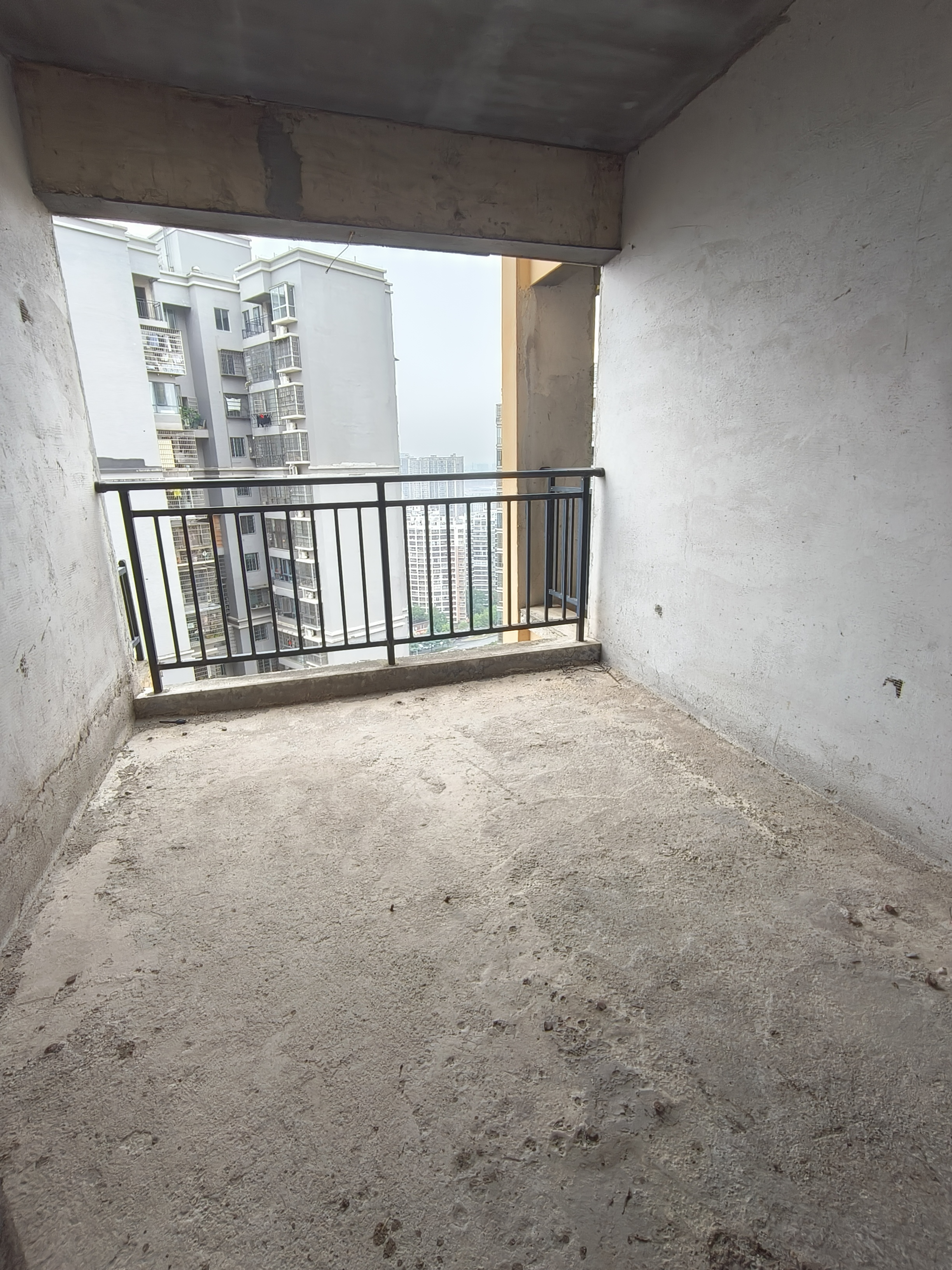 华剑首郡+五江珑悦  4室2厅2卫    59.8万客厅