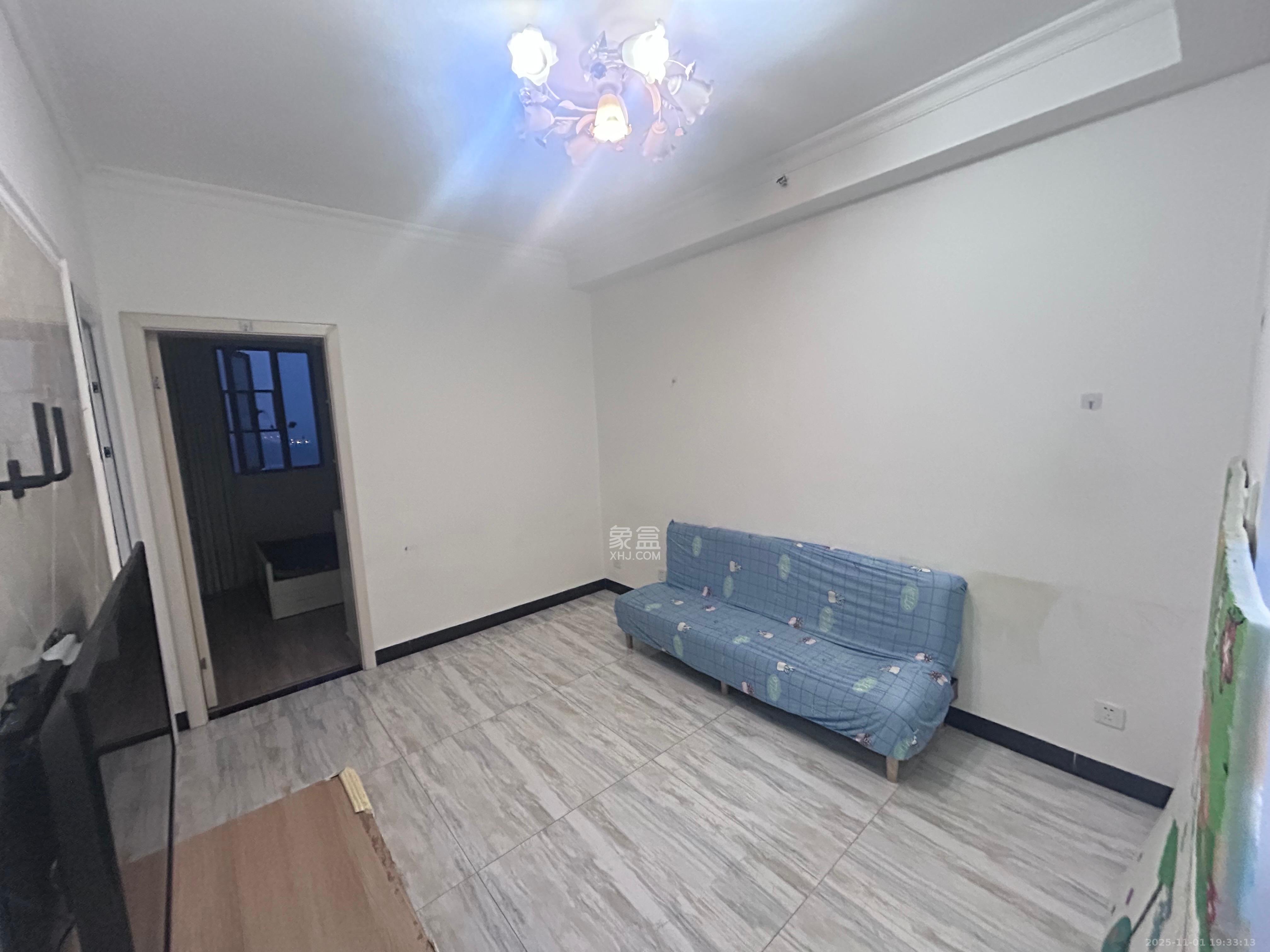 长房半岛蓝湾（观山月）  1室1厅1卫    1400.0元/月室内图