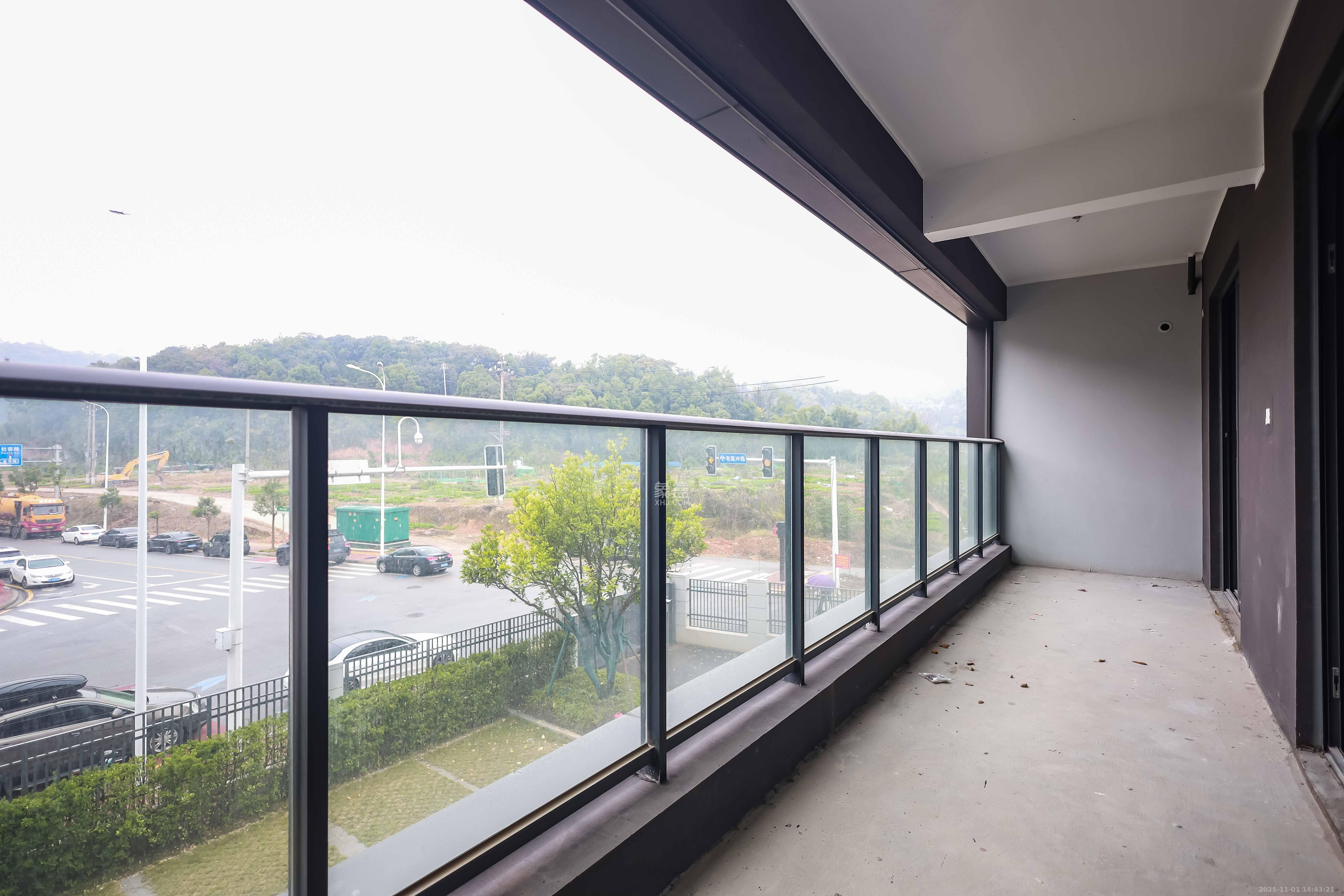 招商雍山湖 4室2厅2卫 226.0万 招商雍山湖 4室2厅2卫 226.0万阳台