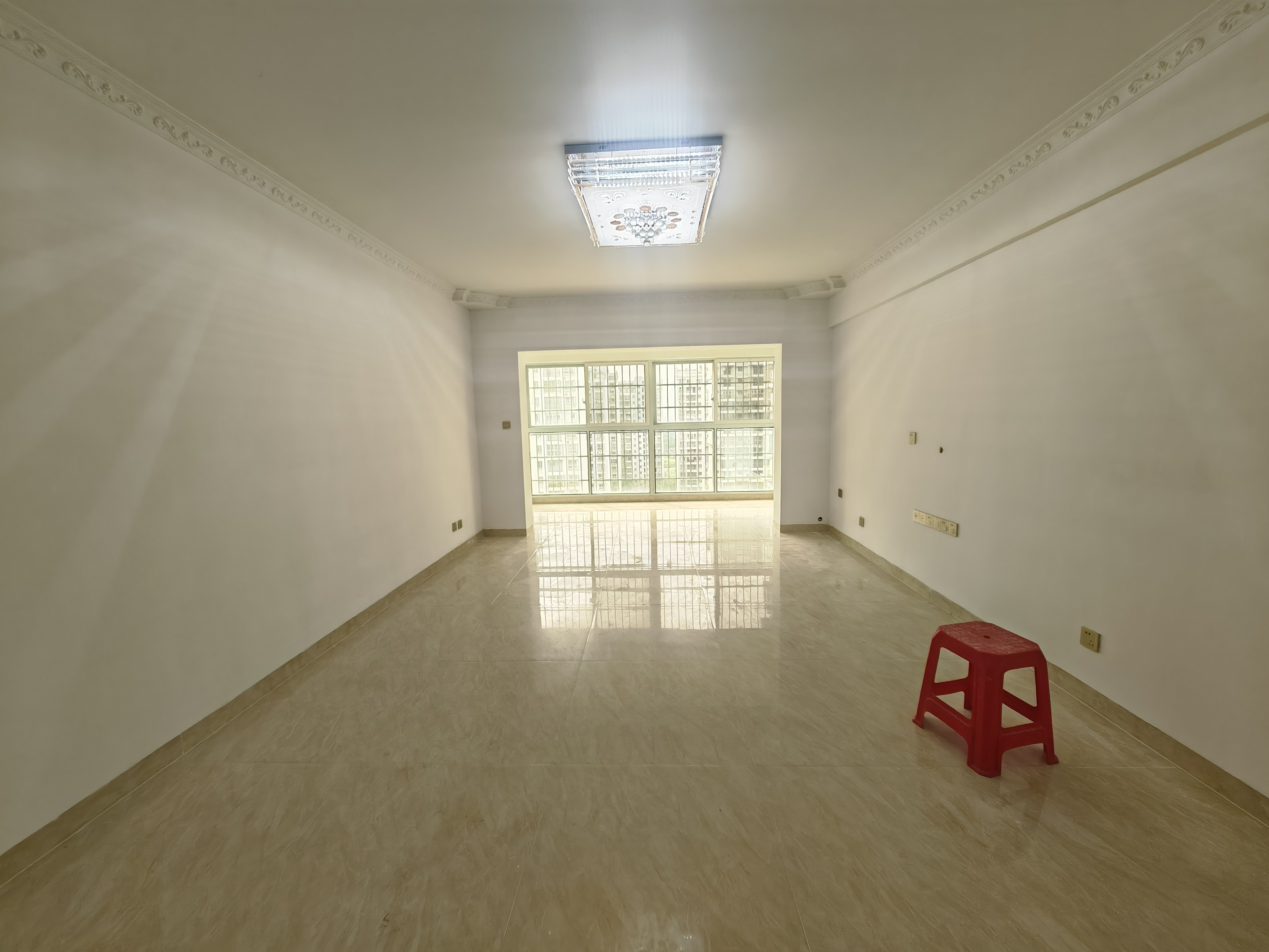 海航城  3室2厅2卫    2500.0元/月 海航城  3室2厅2卫    2500.0元/月