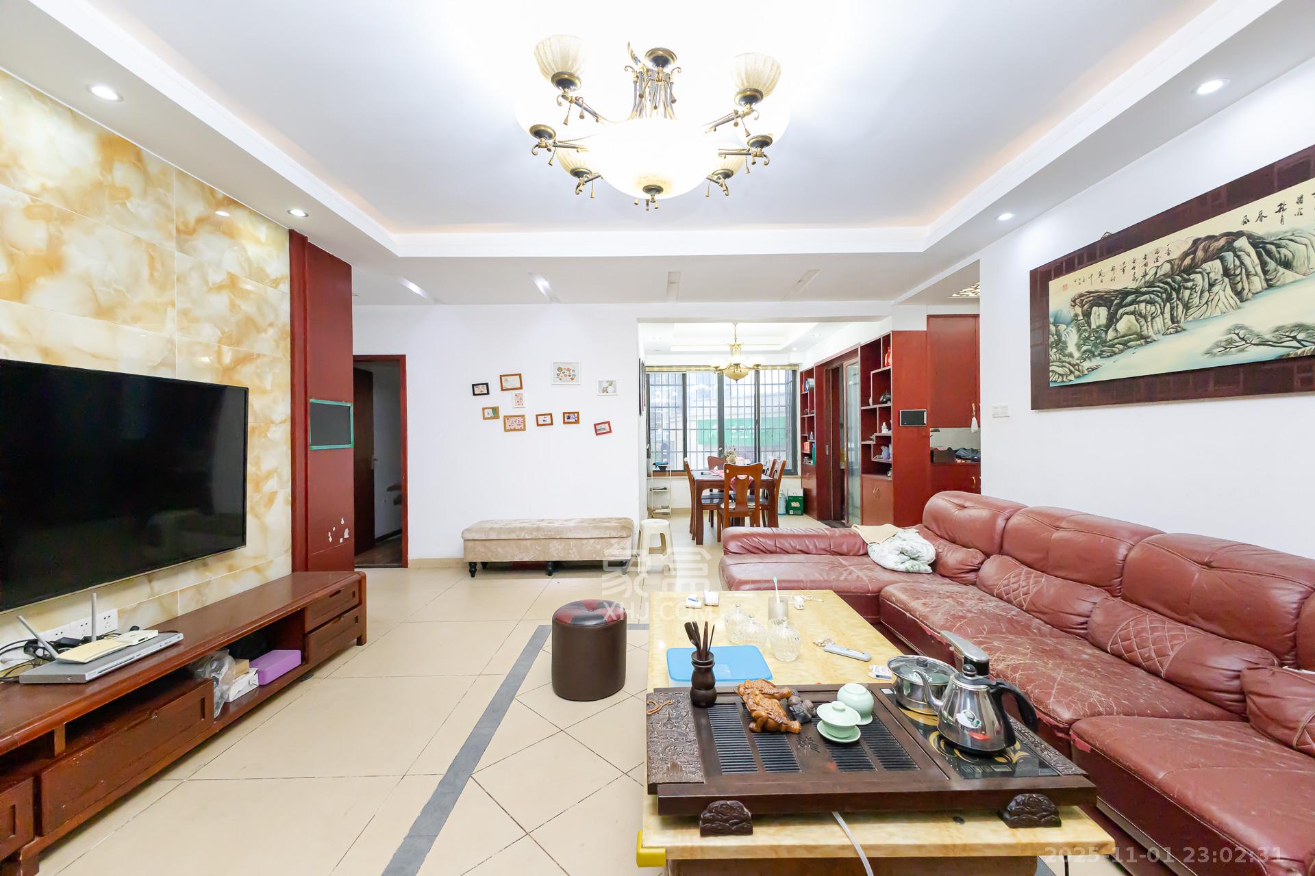 珠江东方明珠（新地东方明珠）三期  4室2厅2卫    100.0万客厅