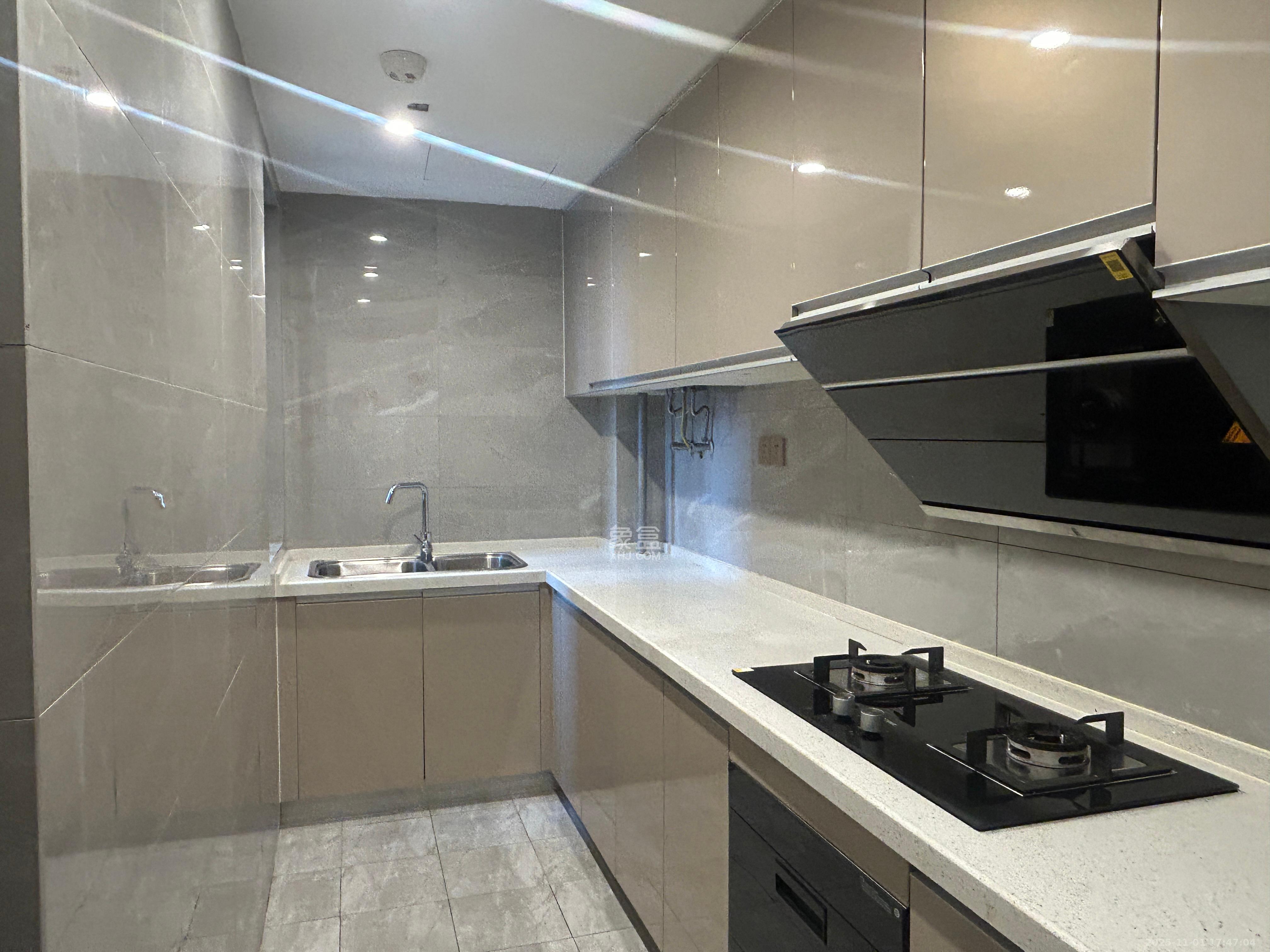 绿地长沙城际空间站（绿地新里佳苑）  3室2厅2卫    3500.0元/月室内图