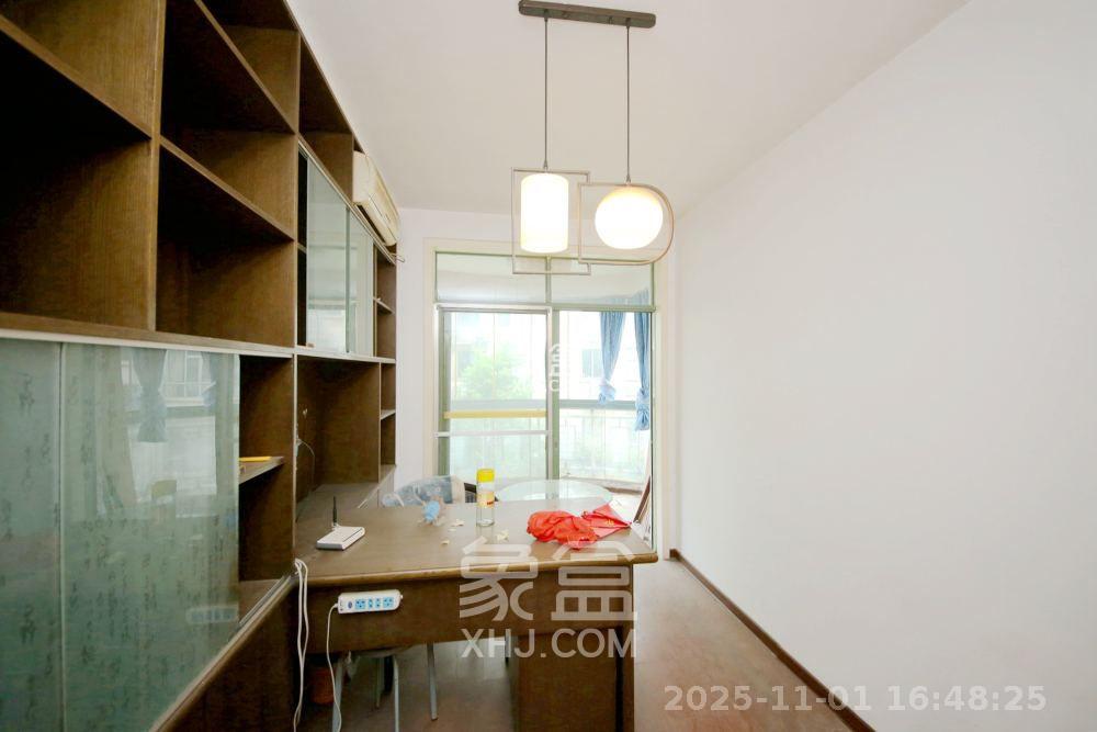 芙蓉苑  4室2厅2卫    2200.0元/月室内图