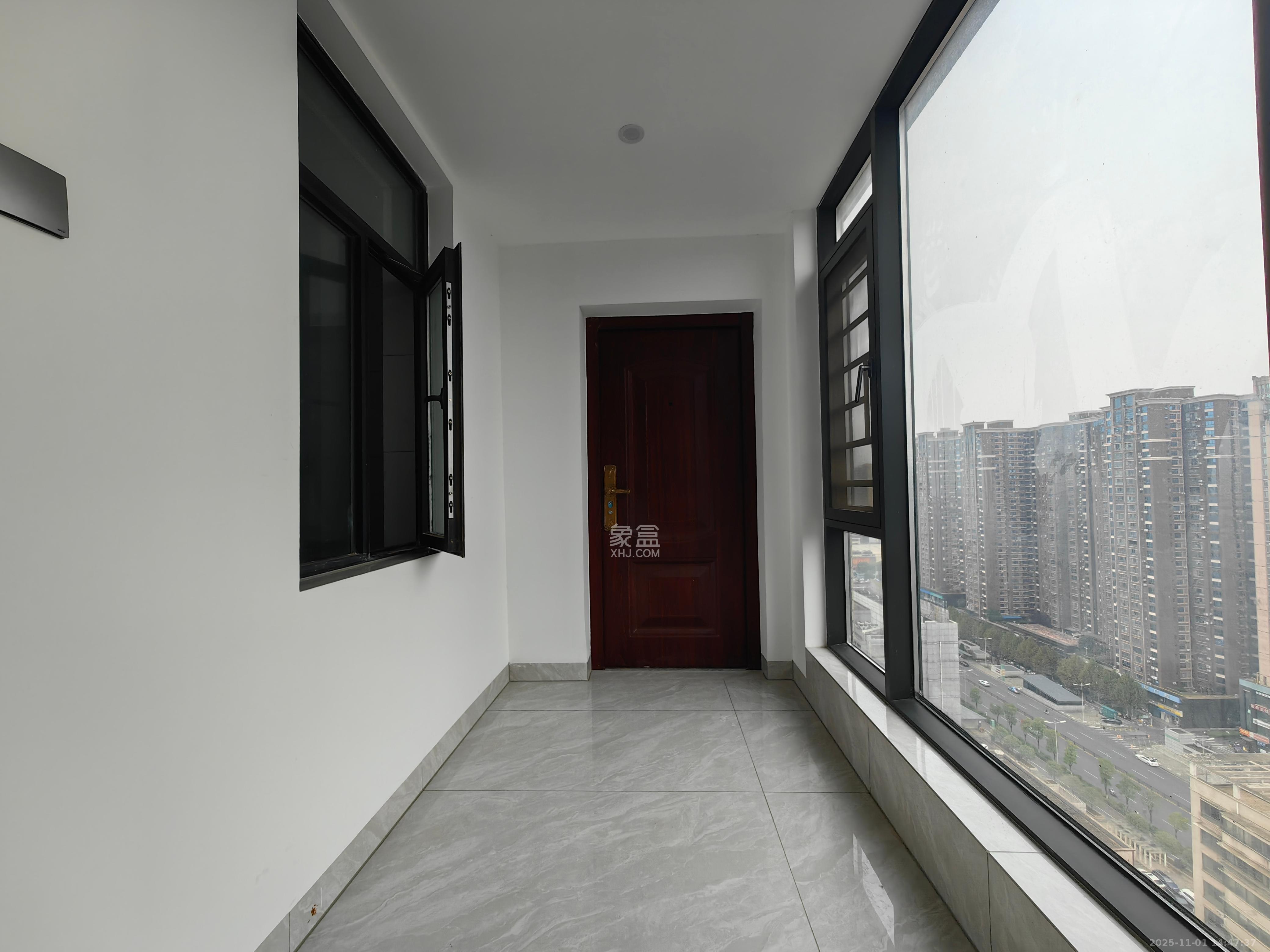 96301部队小区  4室2厅2卫    2800.0元/月室内图