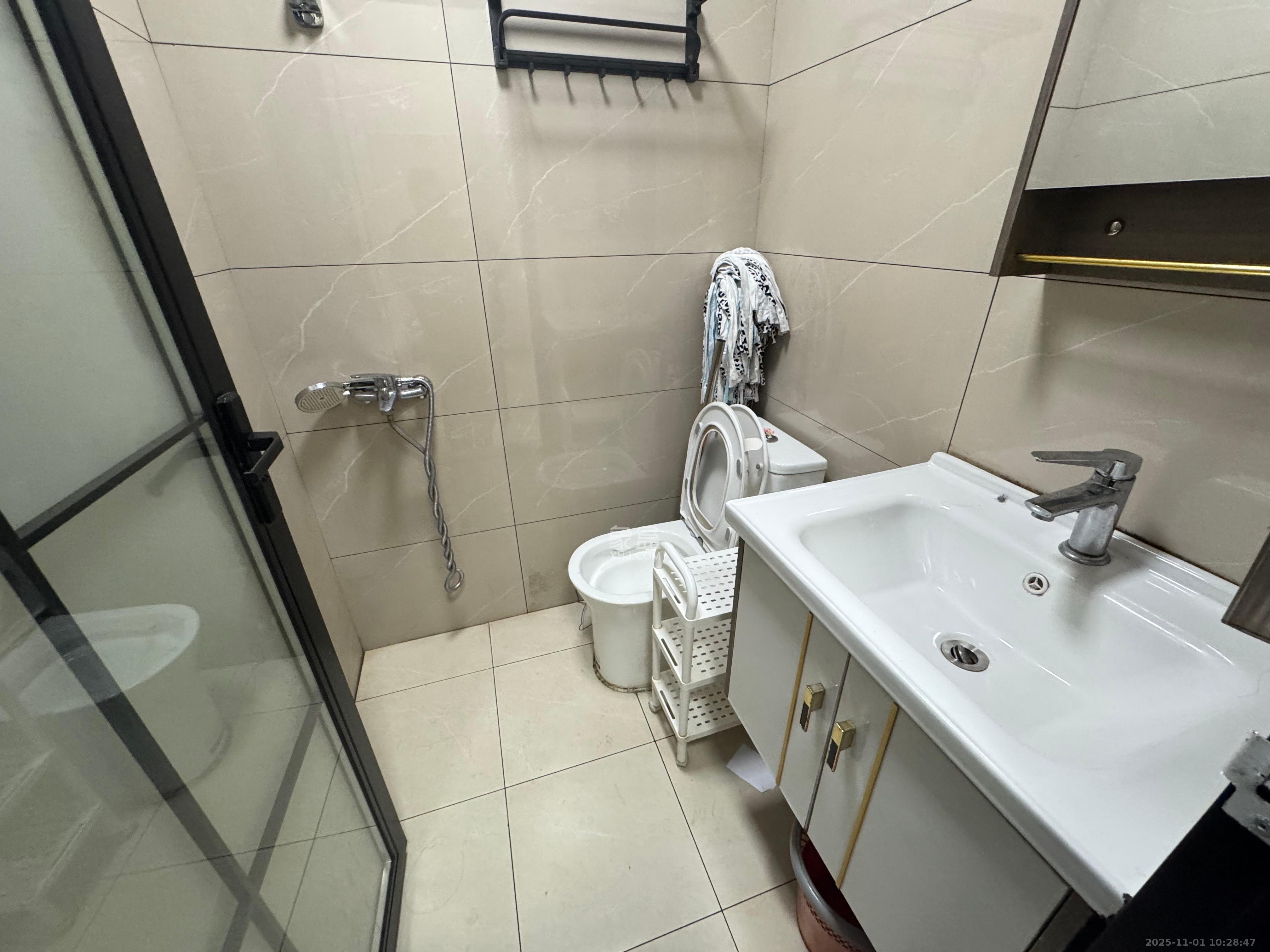 红旗区一片  2室1厅1卫    2000.0元/月室内图