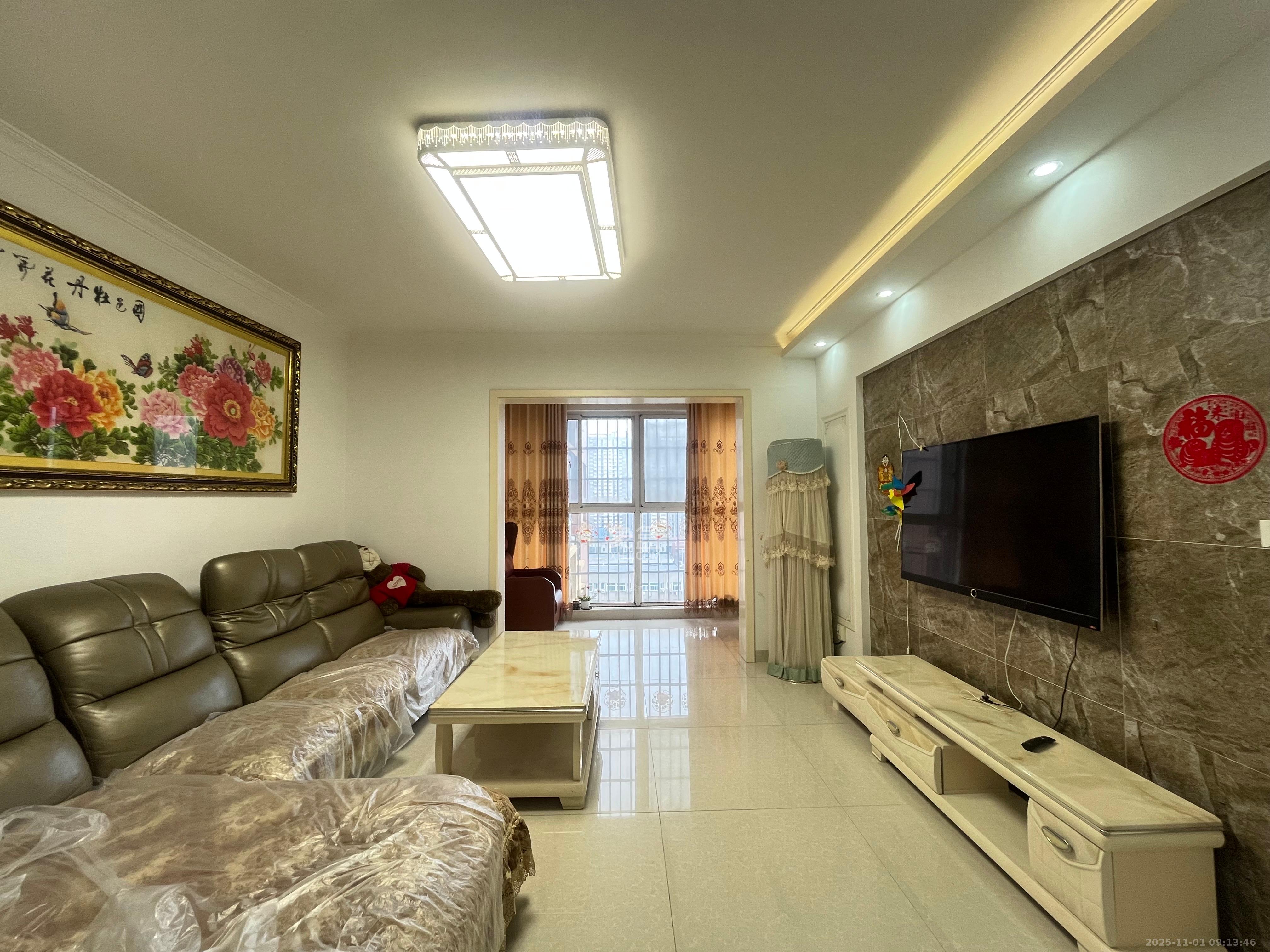 新蕾品阁居  4室2厅2卫    2200.0元/月室内图