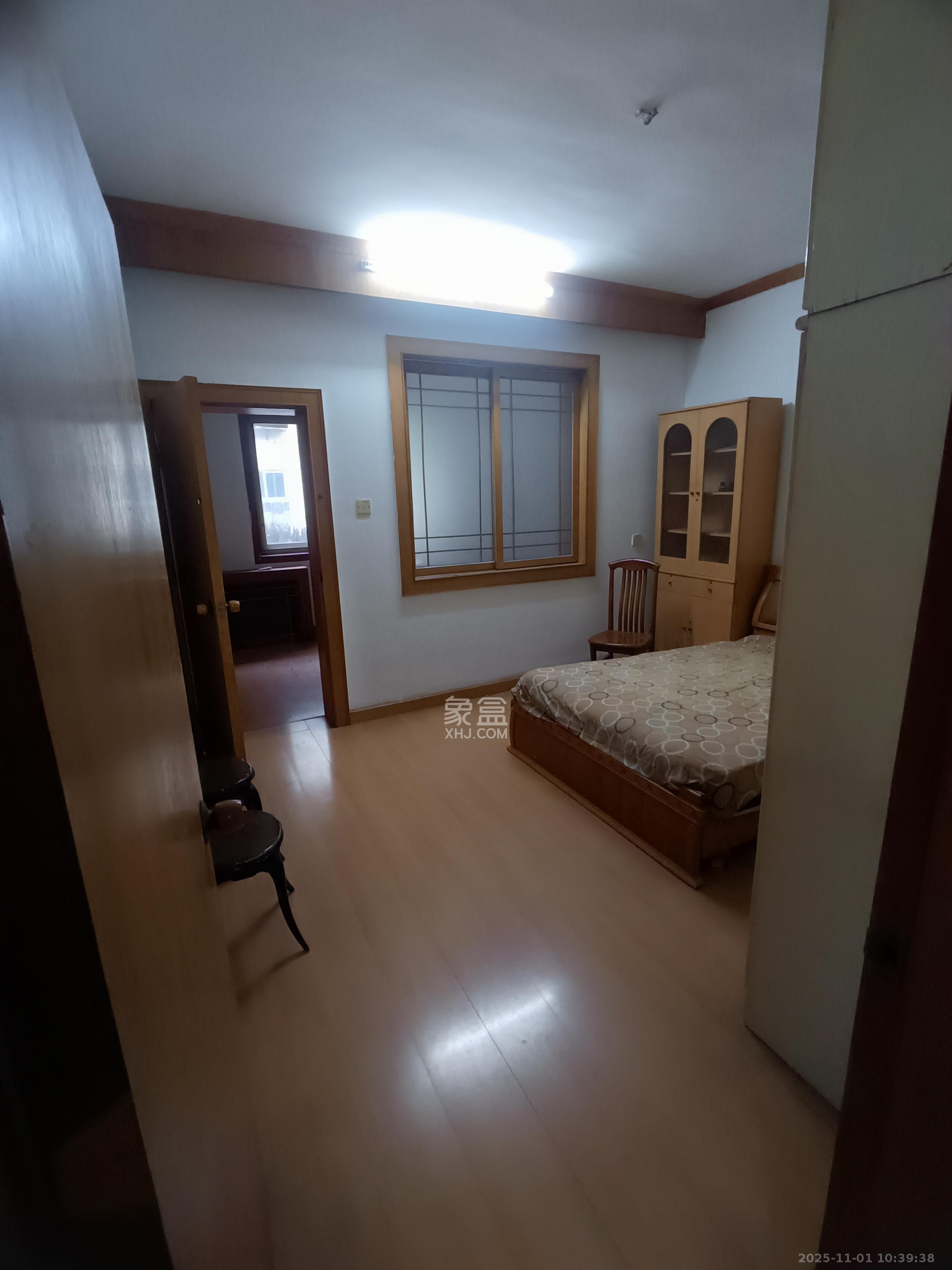 省政府机关二院  4室1厅1卫    2600.0元/月 省政府机关二院  4室1厅1卫    2600.0元/月室内图