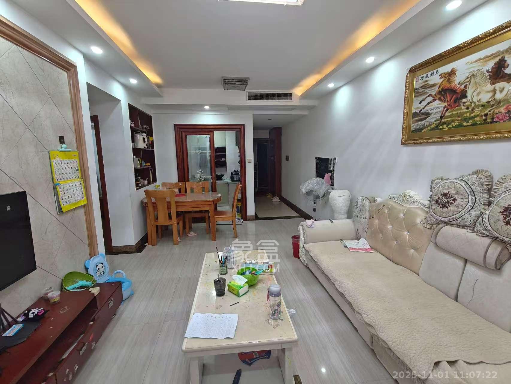 花样年华  3室1厅1卫    1800.0元/月室内图