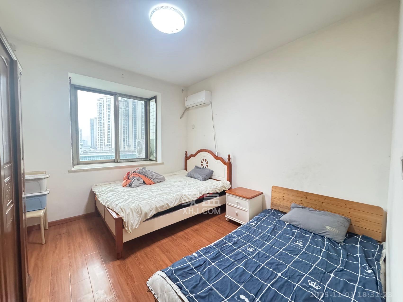 移动科技有限公司职工住宅楼  4室2厅2卫    2500.0元/月 移动科技有限公司职工住宅楼  4室2厅2卫    2500.0元/月室内图