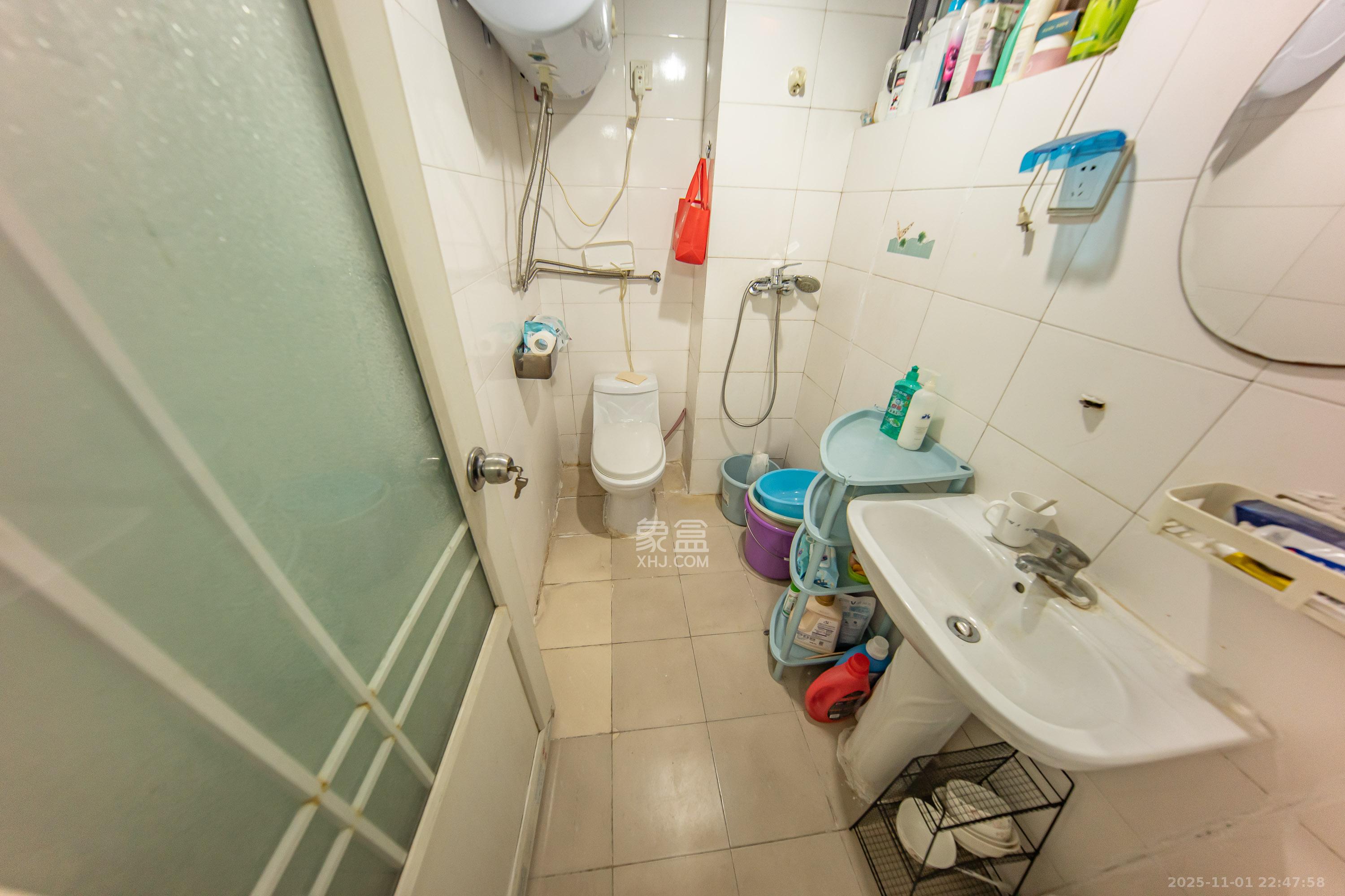 阳光100二期  1室1厅1卫    23.8万卫生间