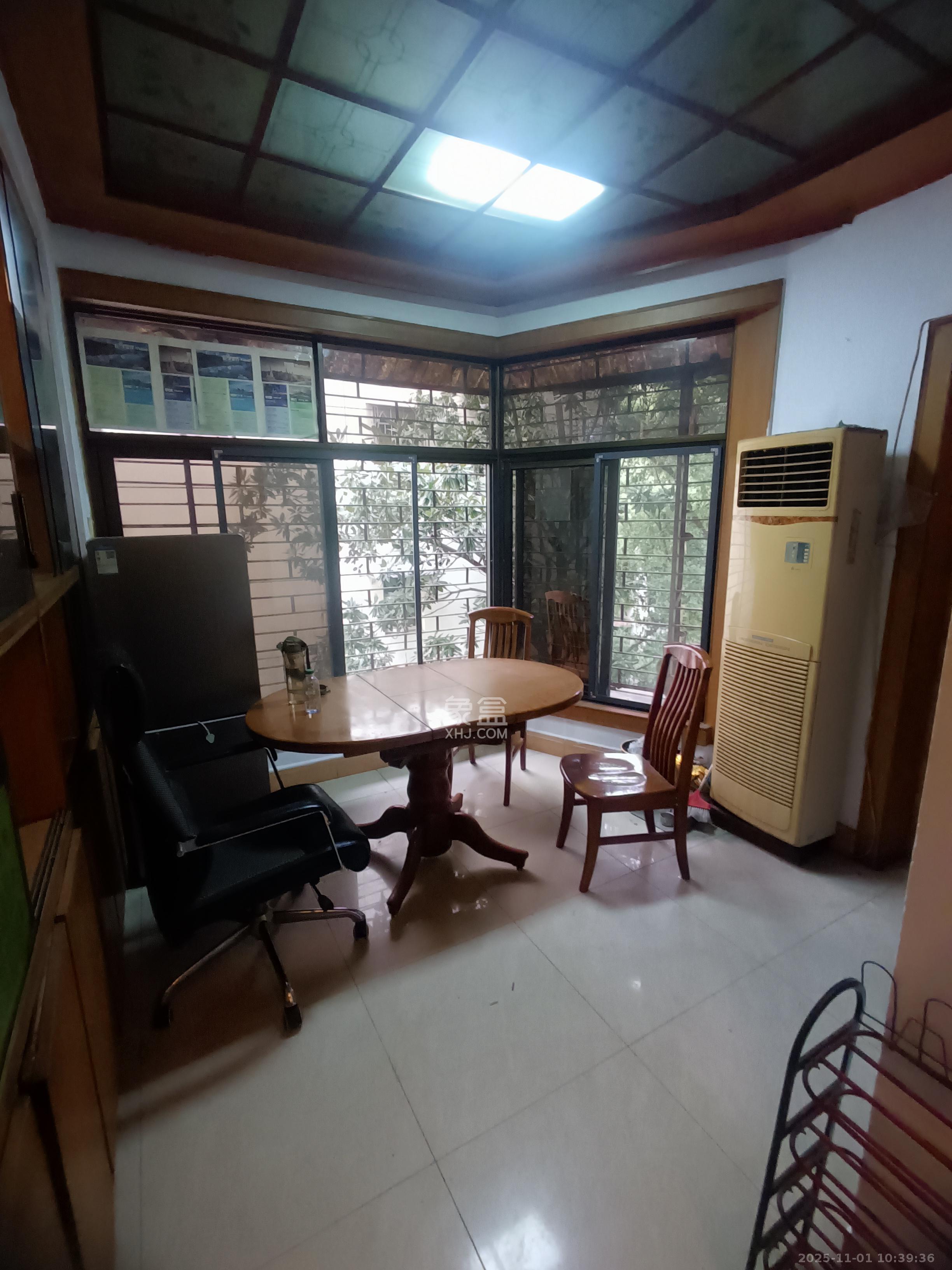 省政府机关二院  4室1厅1卫    2600.0元/月