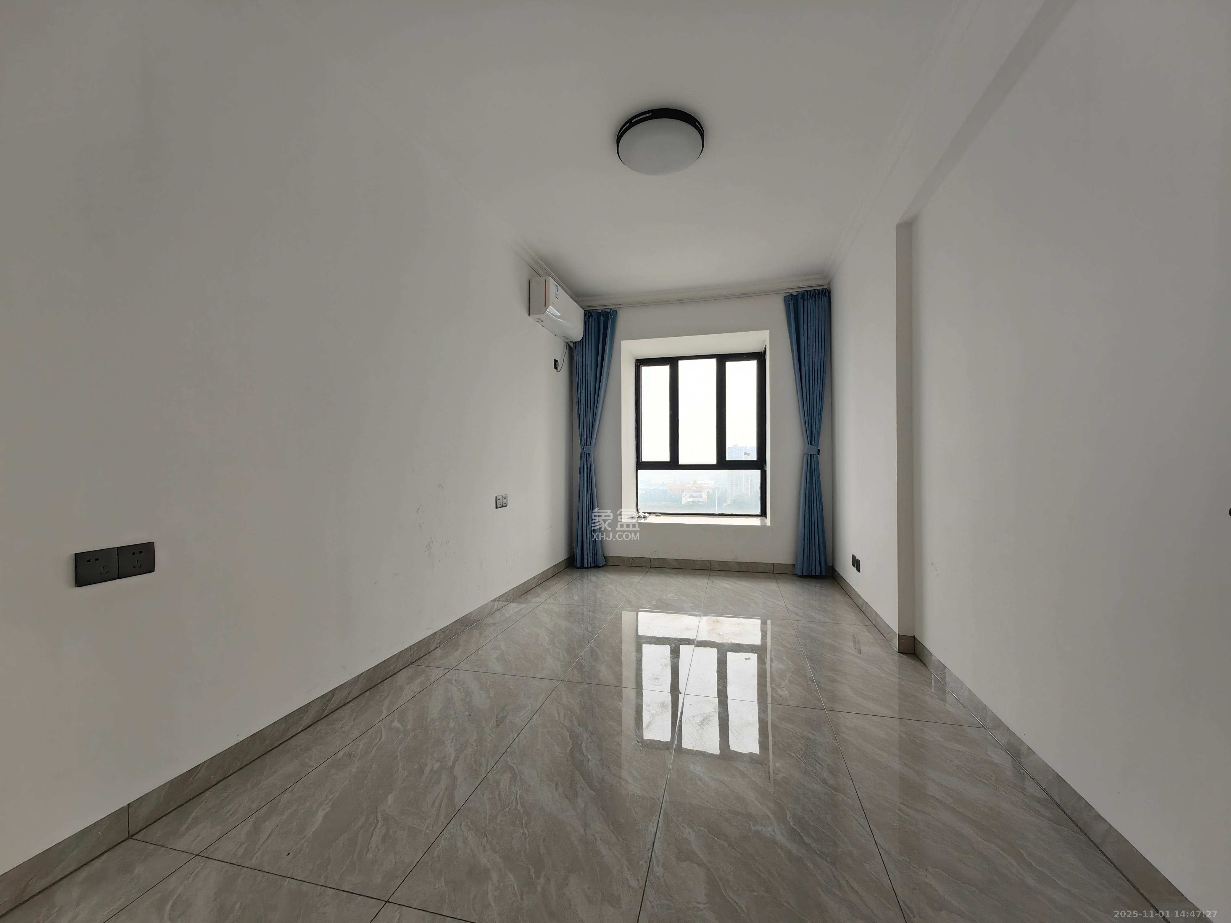 96301部队小区  4室2厅2卫    2800.0元/月室内图