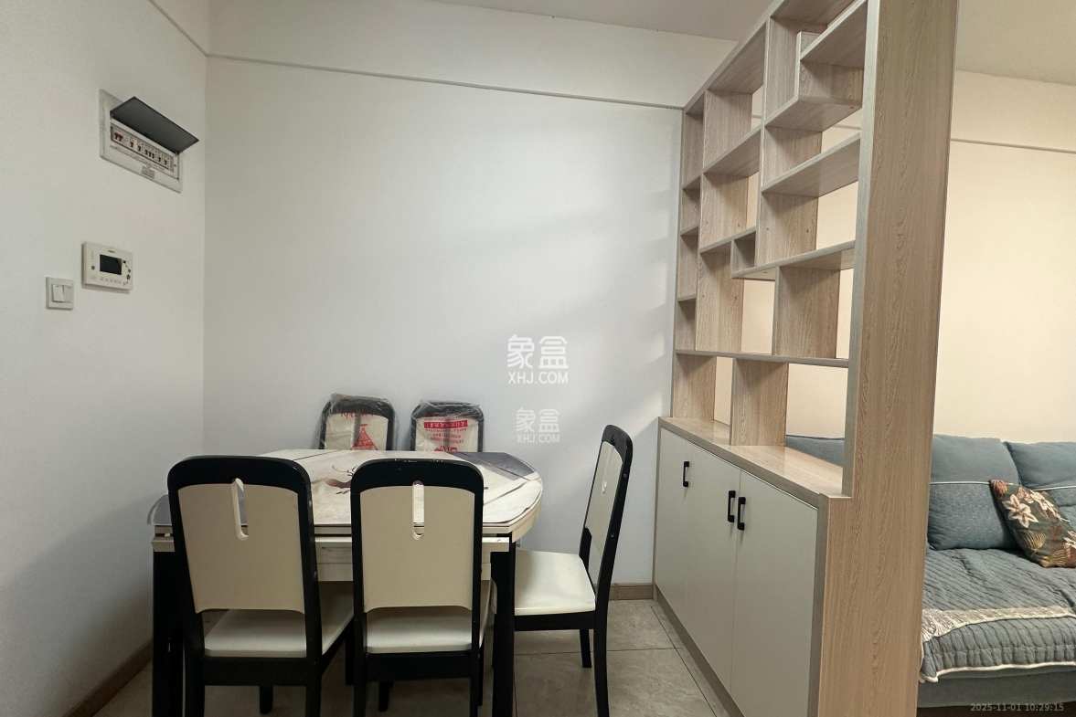 新城国际花都 3室2厅1卫 1700.0元/月 新城国际花都 3室2厅1卫 1700.0元/月室内图