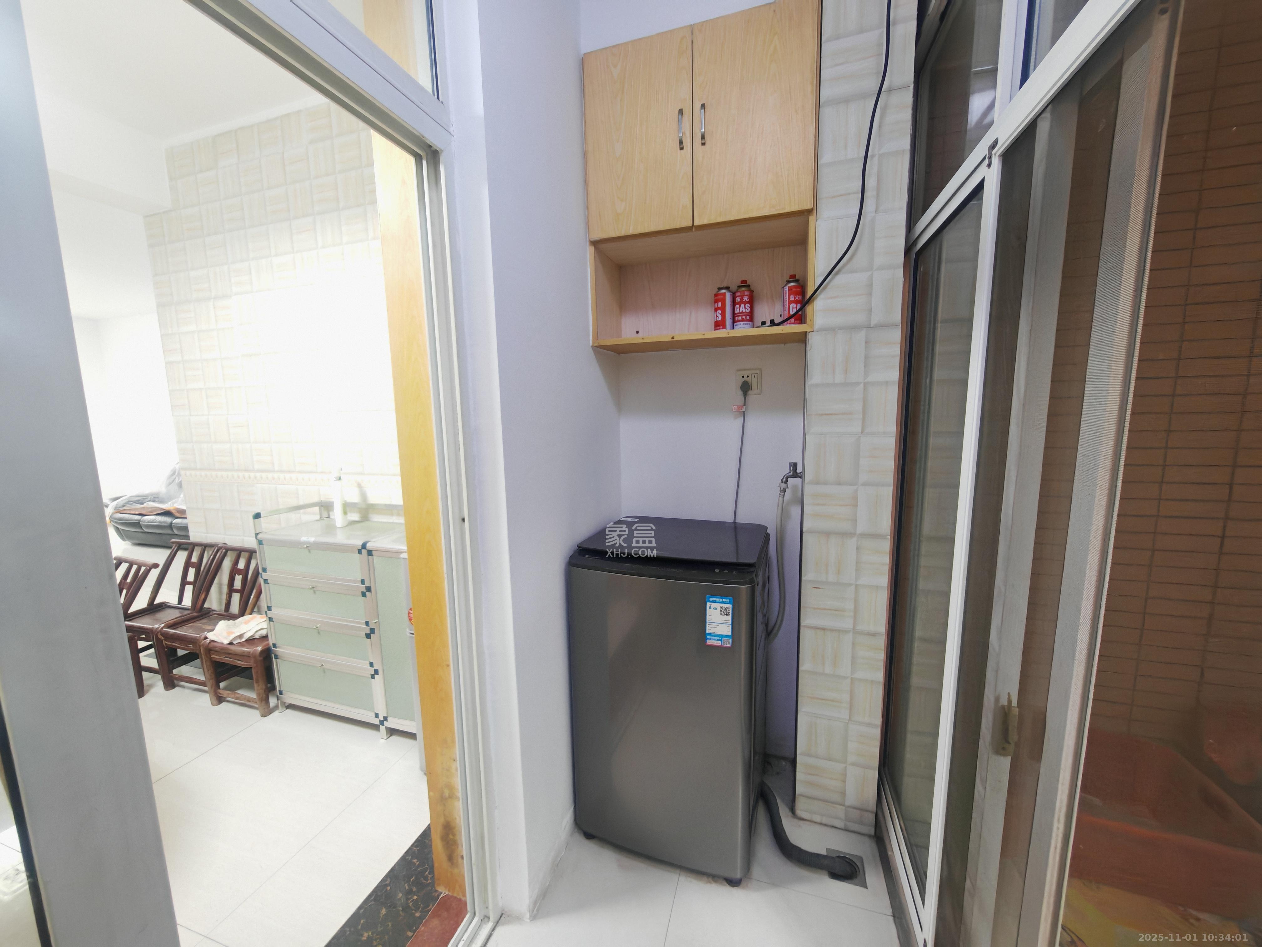 和润园一、二期  3室2厅2卫    2000.0元/月室内图