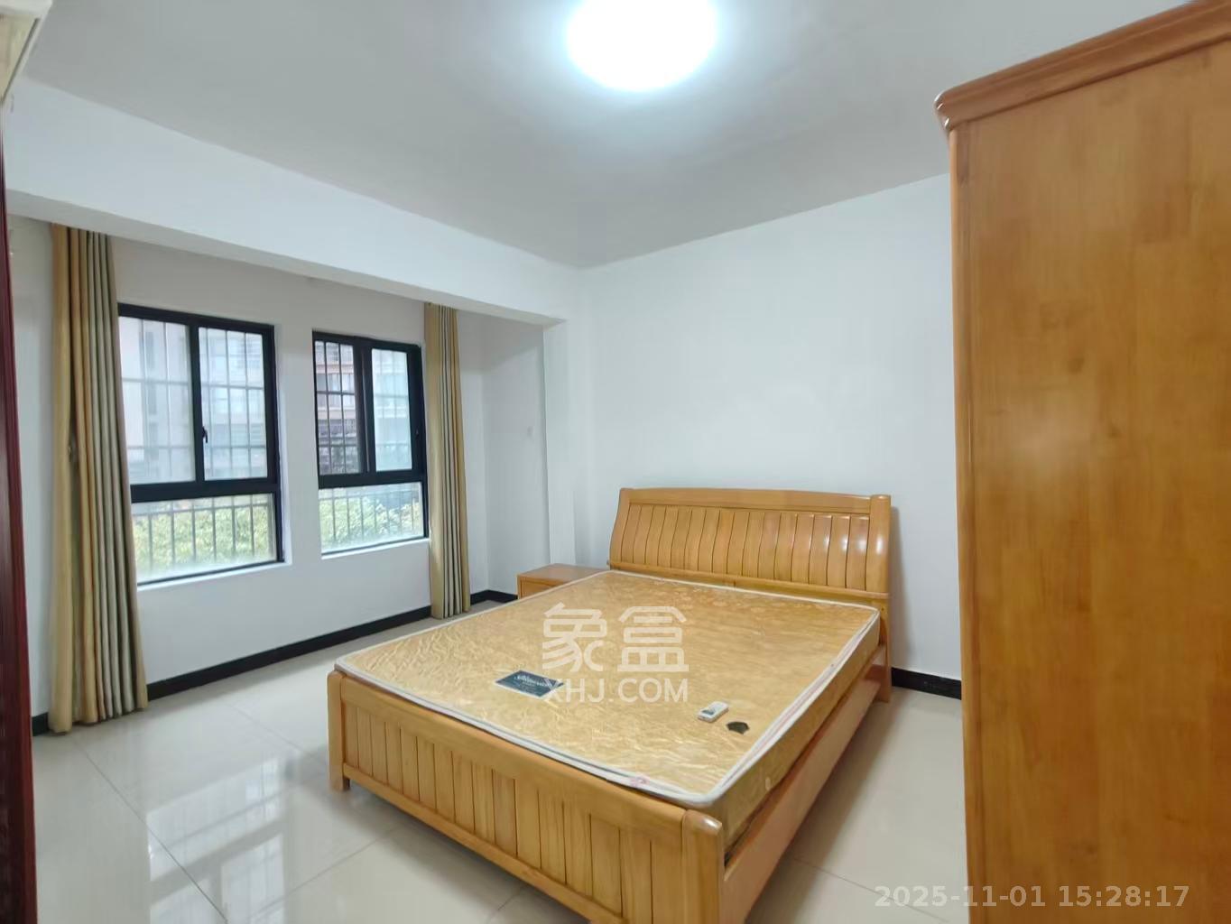 山水誉峰  3室2厅1卫    2600.0元/月室内图