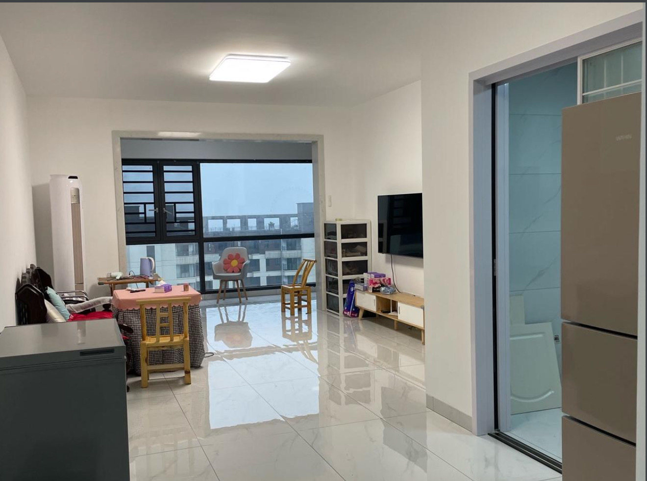 酃湖书院  3室2厅2卫    2300.0元/月 酃湖书院  3室2厅2卫    2300.0元/月室内图