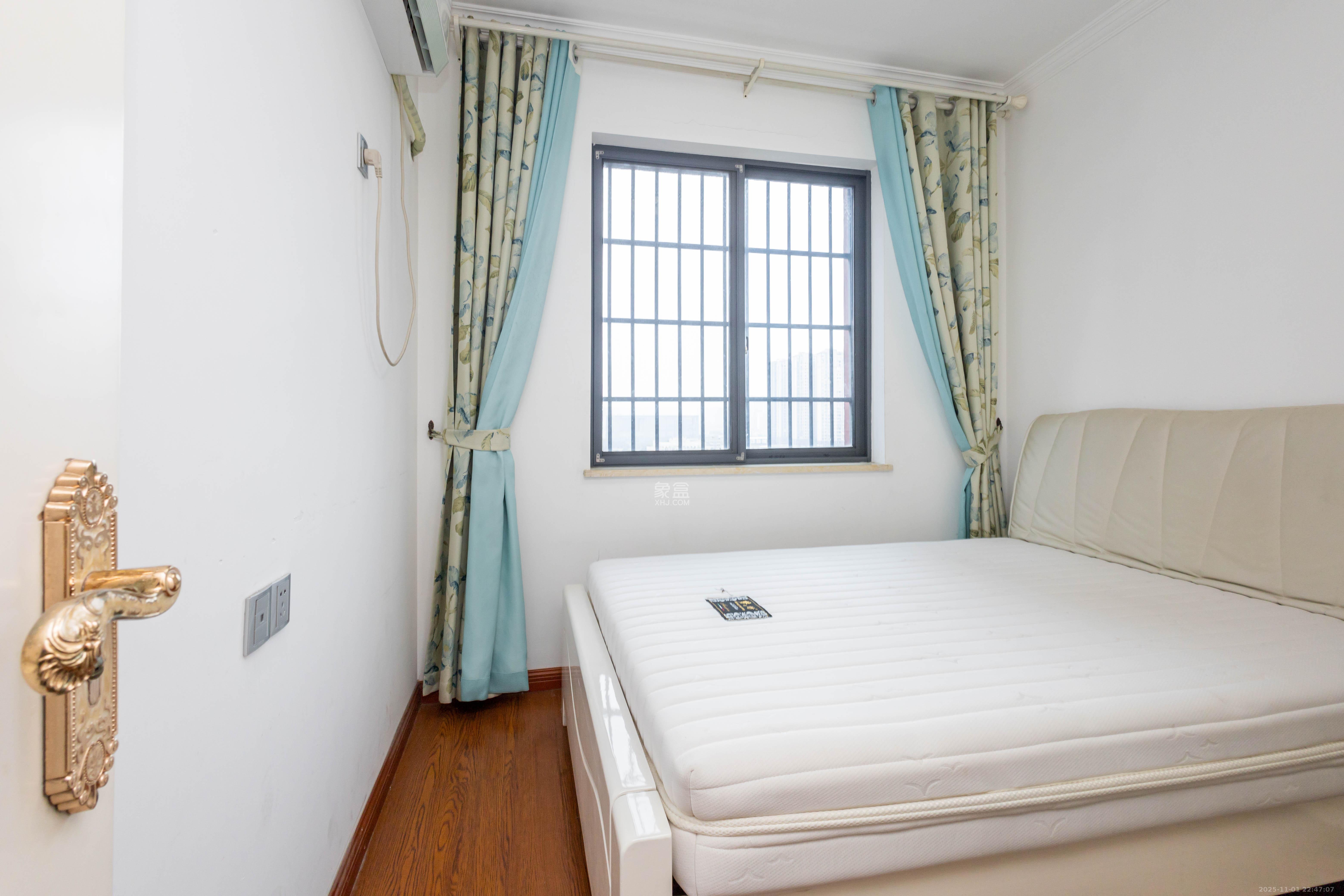 辉宏橄榄城 5室2厅1卫 82.8万 辉宏橄榄城 5室2厅1卫 82.8万卧室