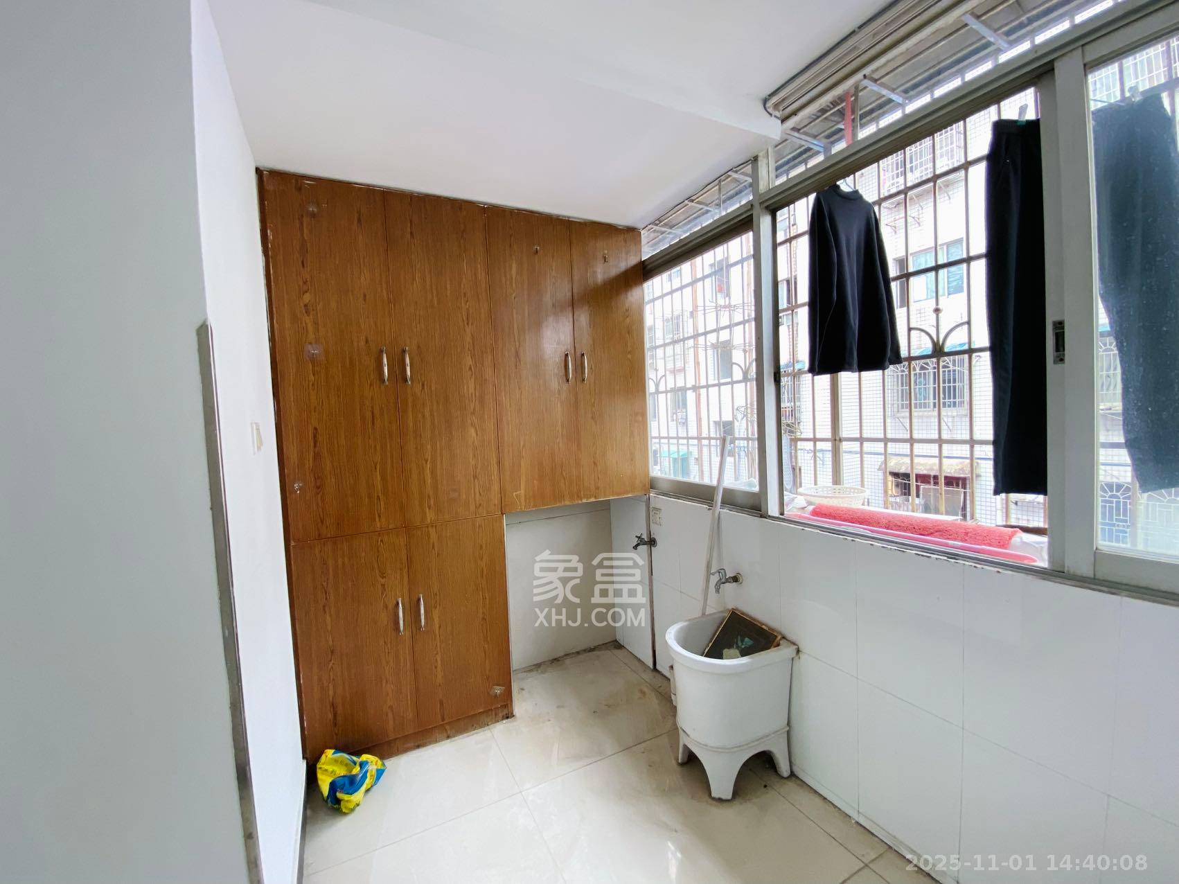 高桥日化城  1室0厅0卫    2400.0元/月室内图