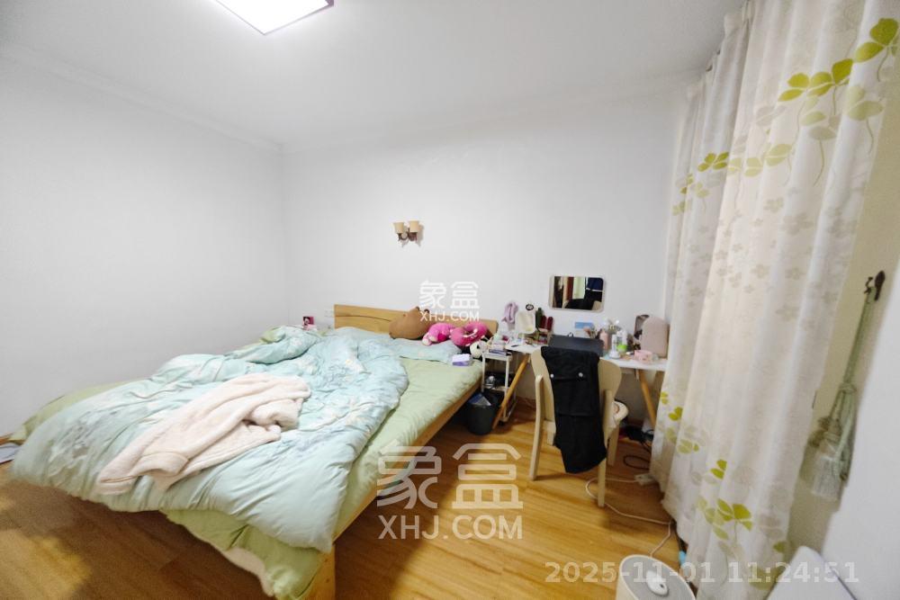 尊邸华庭  1室2厅1卫    2500.0元/月室内图