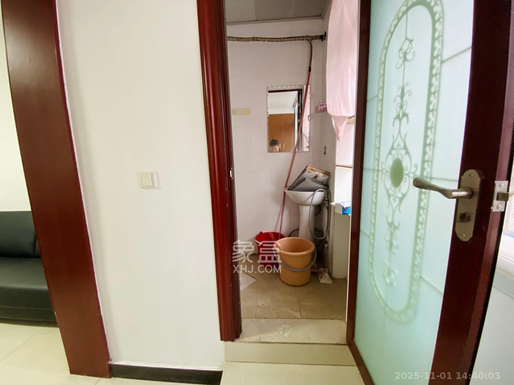 高桥日化城  1室0厅0卫    2400.0元/月室内图