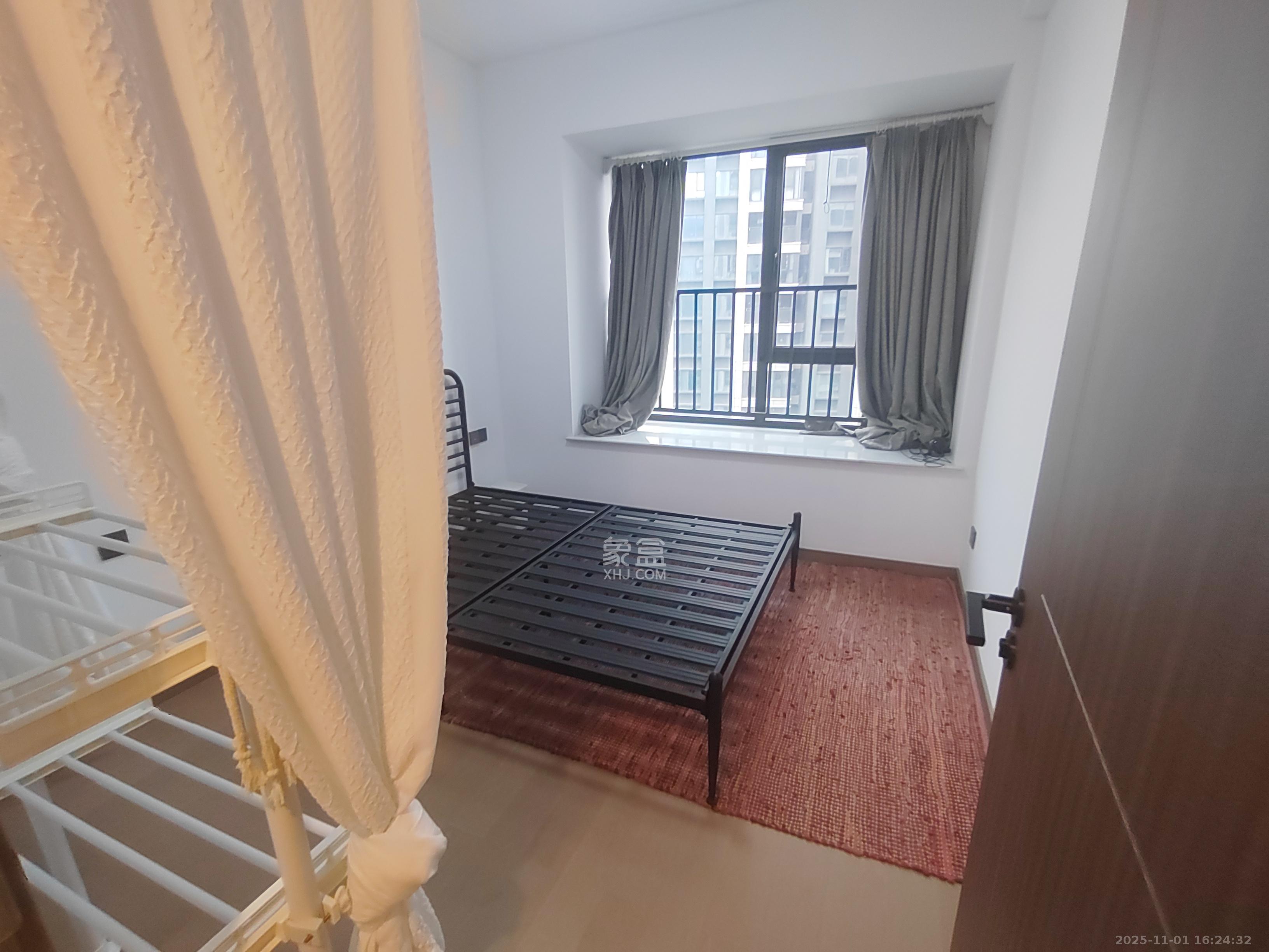 绿地V岛  4室2厅2卫    4400.0元/月室内图