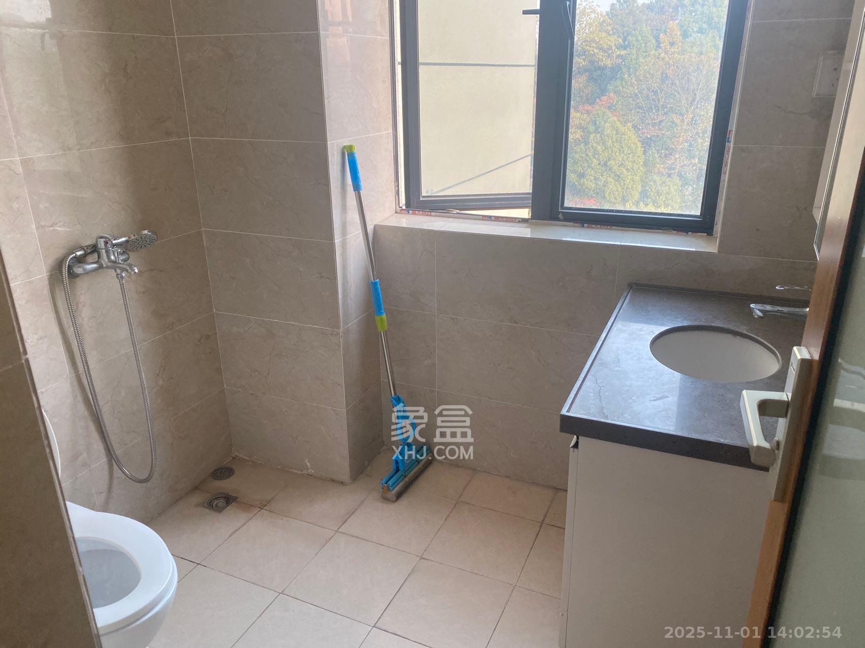 荣泰广场 1室1厅1卫 1500.0元/月 荣泰广场 1室1厅1卫 1500.0元/月室内图