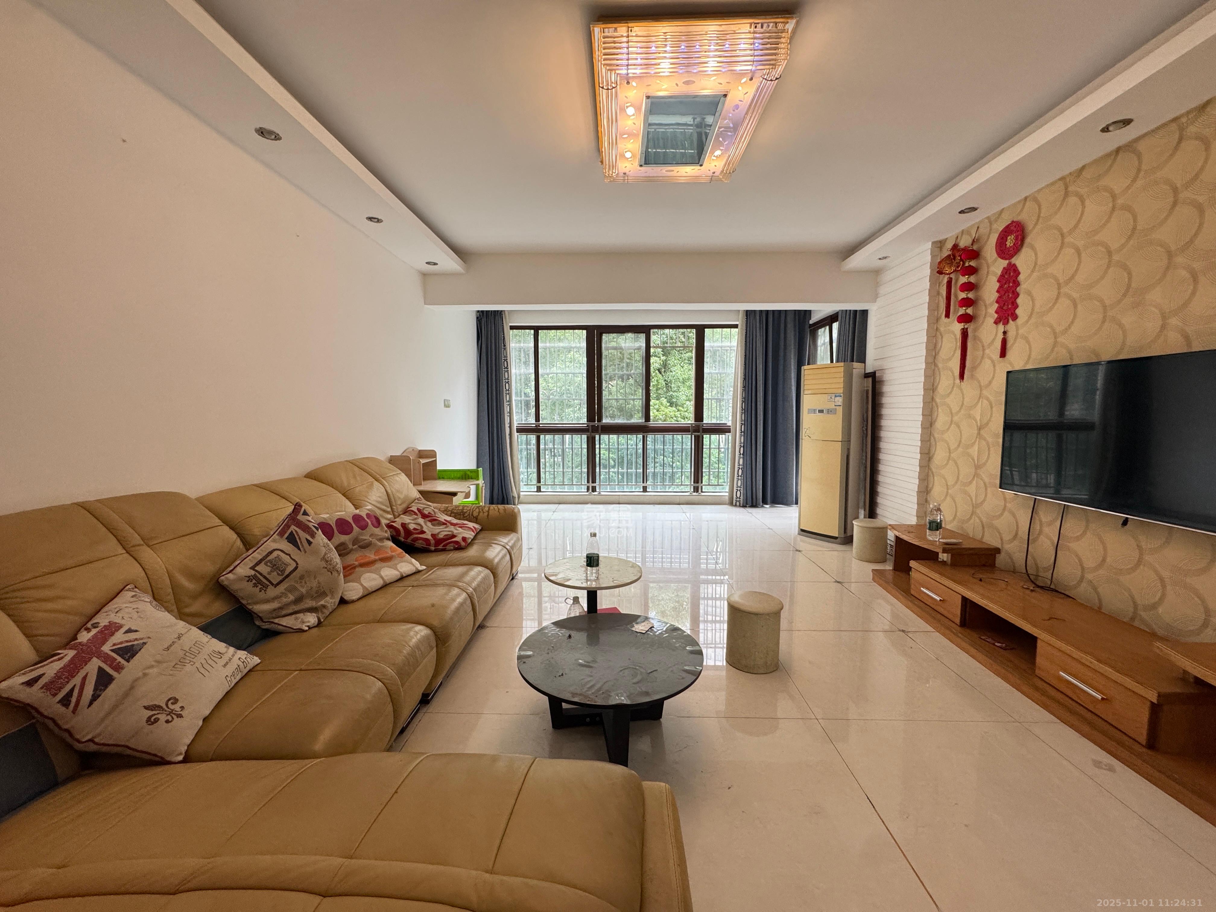 鑫天山水洲城  3室2厅2卫    2600.0元/月