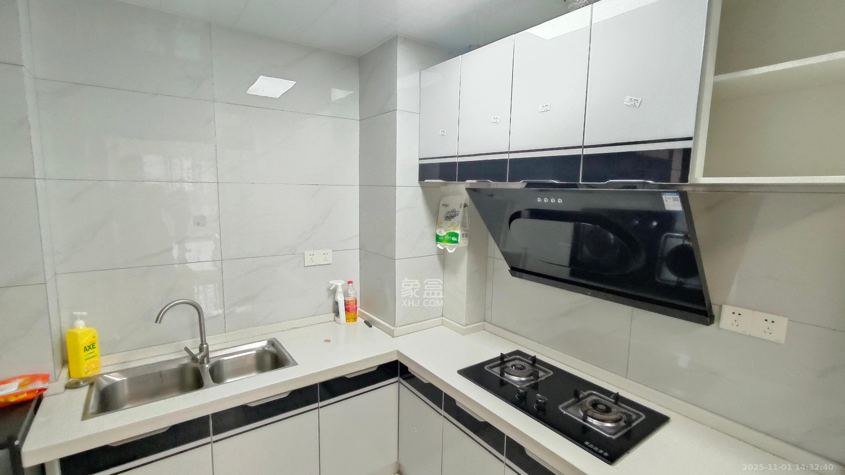 华润置地广场二期  3室2厅1卫    2400.0元/月 华润置地广场二期  3室2厅1卫    2400.0元/月室内图