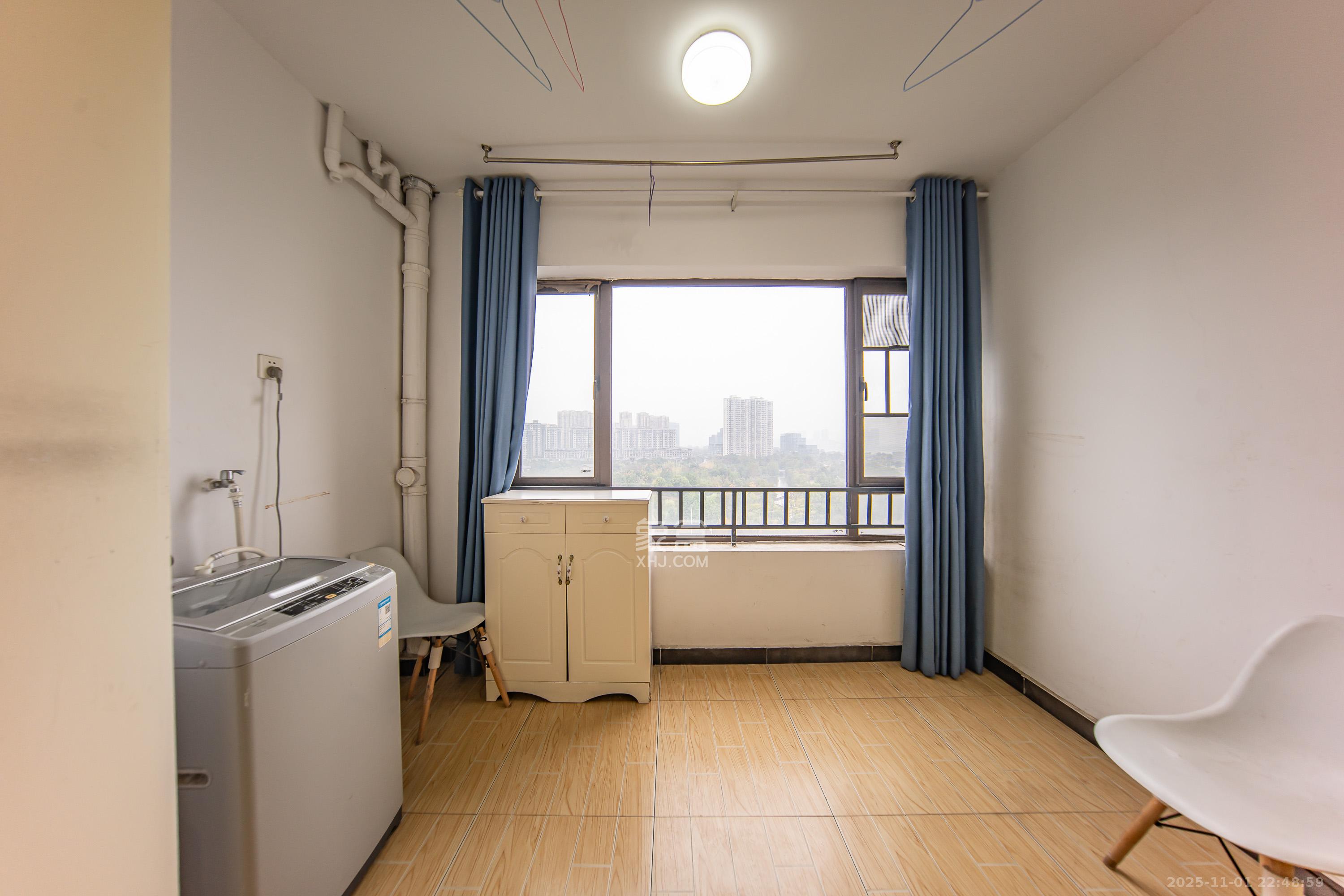 洋湖18克拉（旷远洋湖18克拉）  3室2厅2卫    98.0万阳台