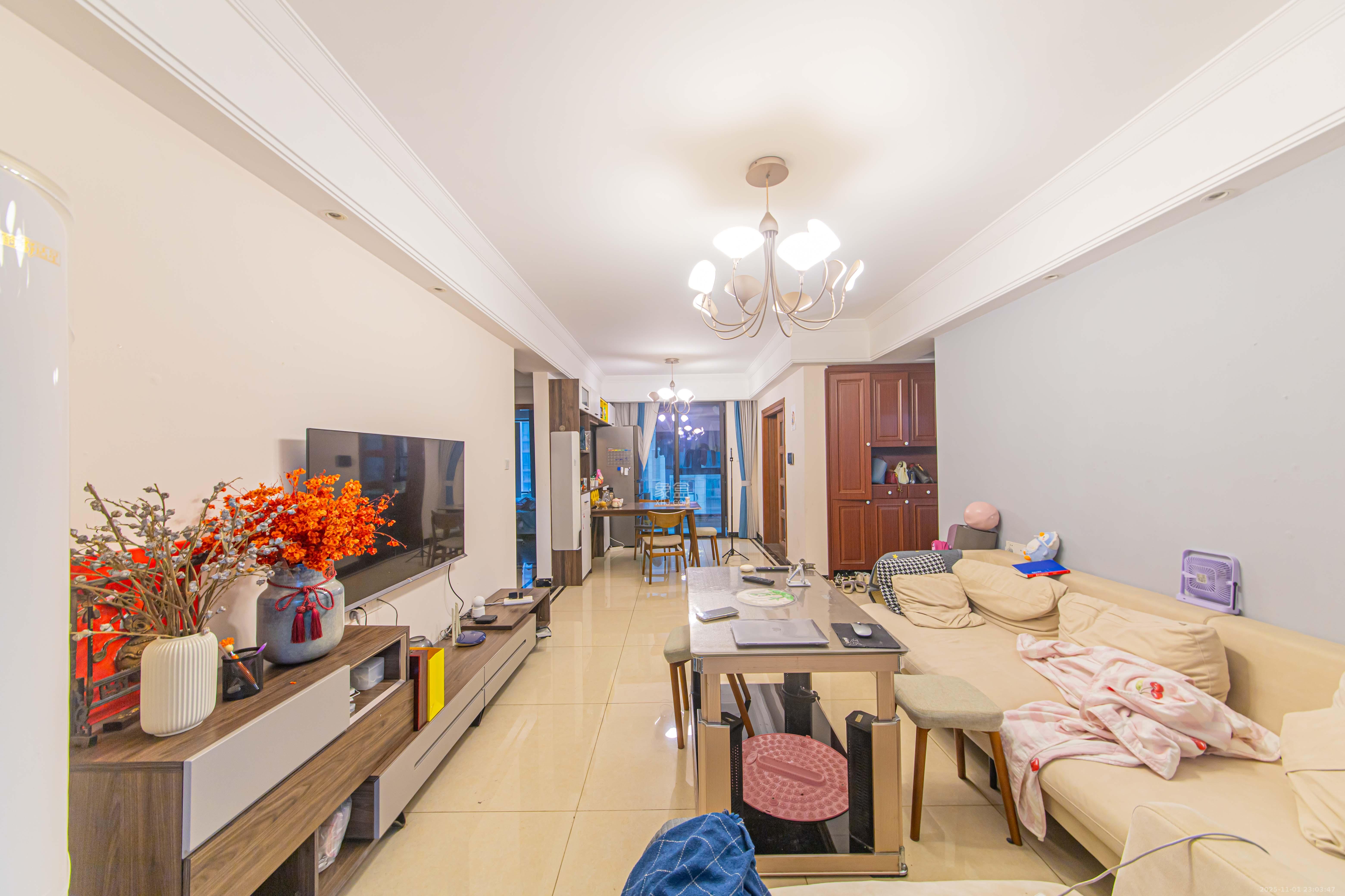 中海新城熙岸(中信新城五期) 3室2厅2卫 100.0万 中海新城熙岸(中信新城五期) 3室2厅2卫 100.0万客厅