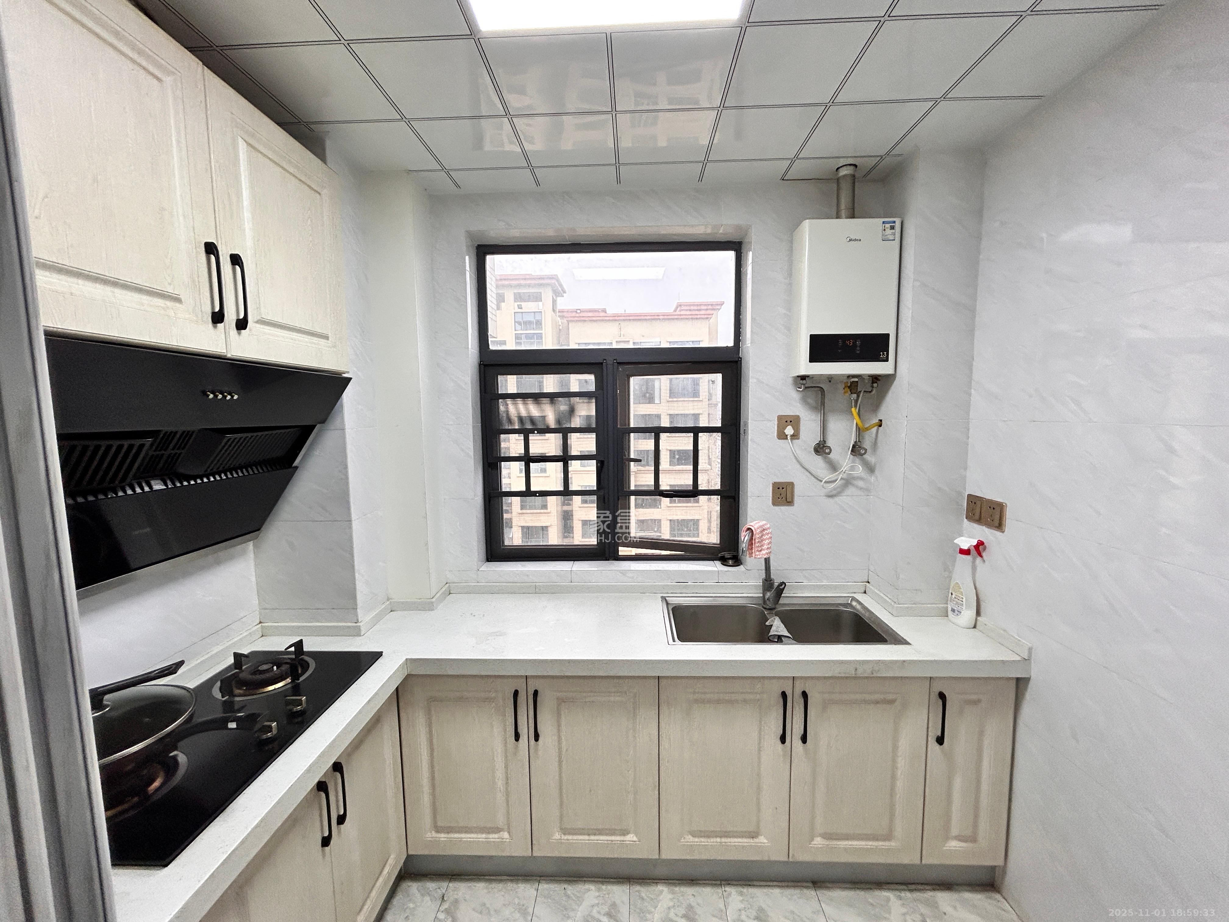 长盛岚庭 3室2厅1卫 2600.0元/月 长盛岚庭 3室2厅1卫 2600.0元/月室内图