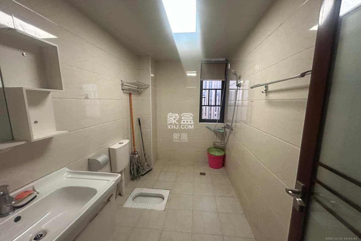 南山雍江汇(滨江国际新城) 4室2厅2卫 3800.0元/月 南山雍江汇(滨江国际新城) 4室2厅2卫 3800.0元/月室内图