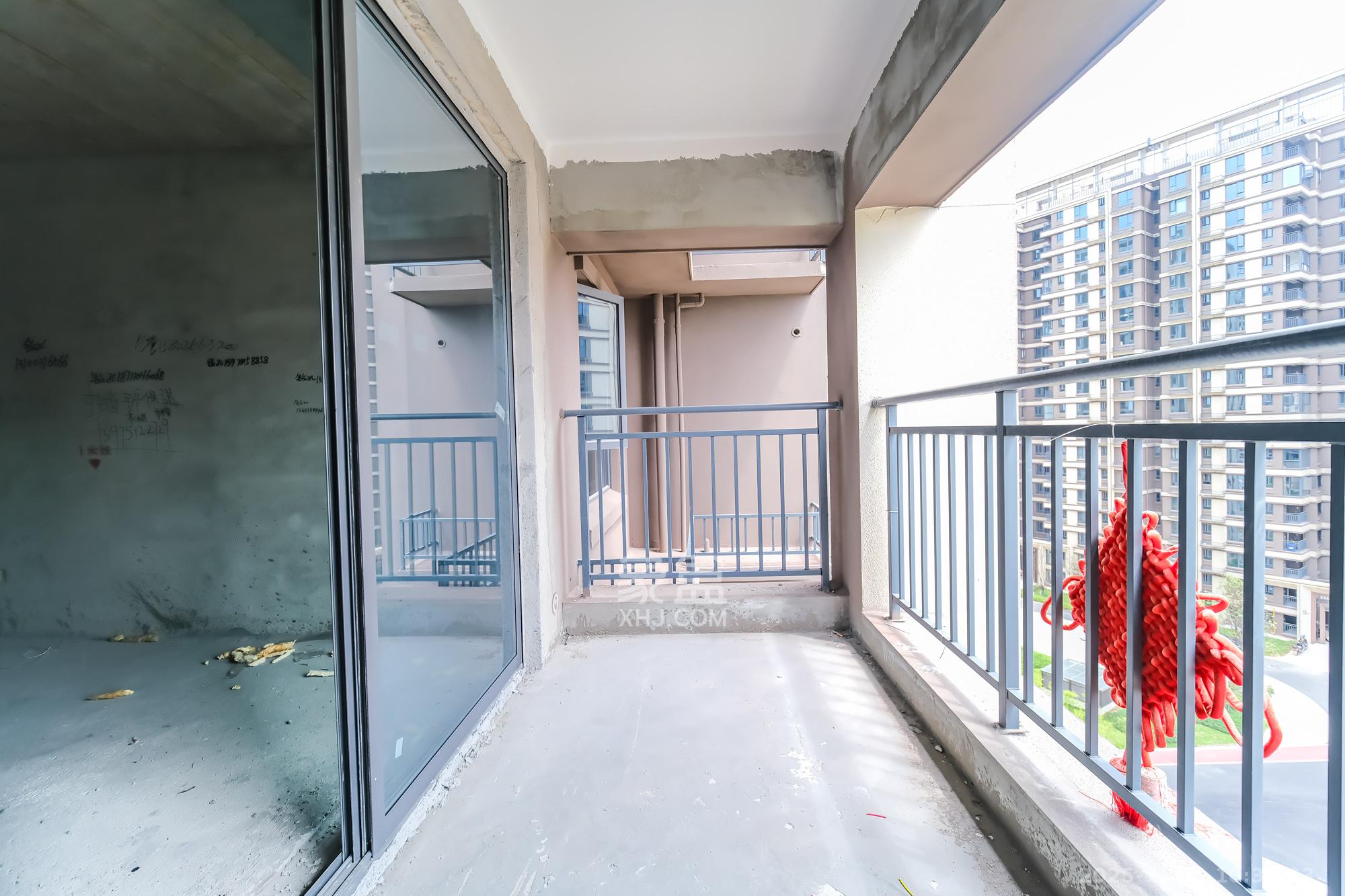 荣盛城  3室2厅2卫    75.0万阳台