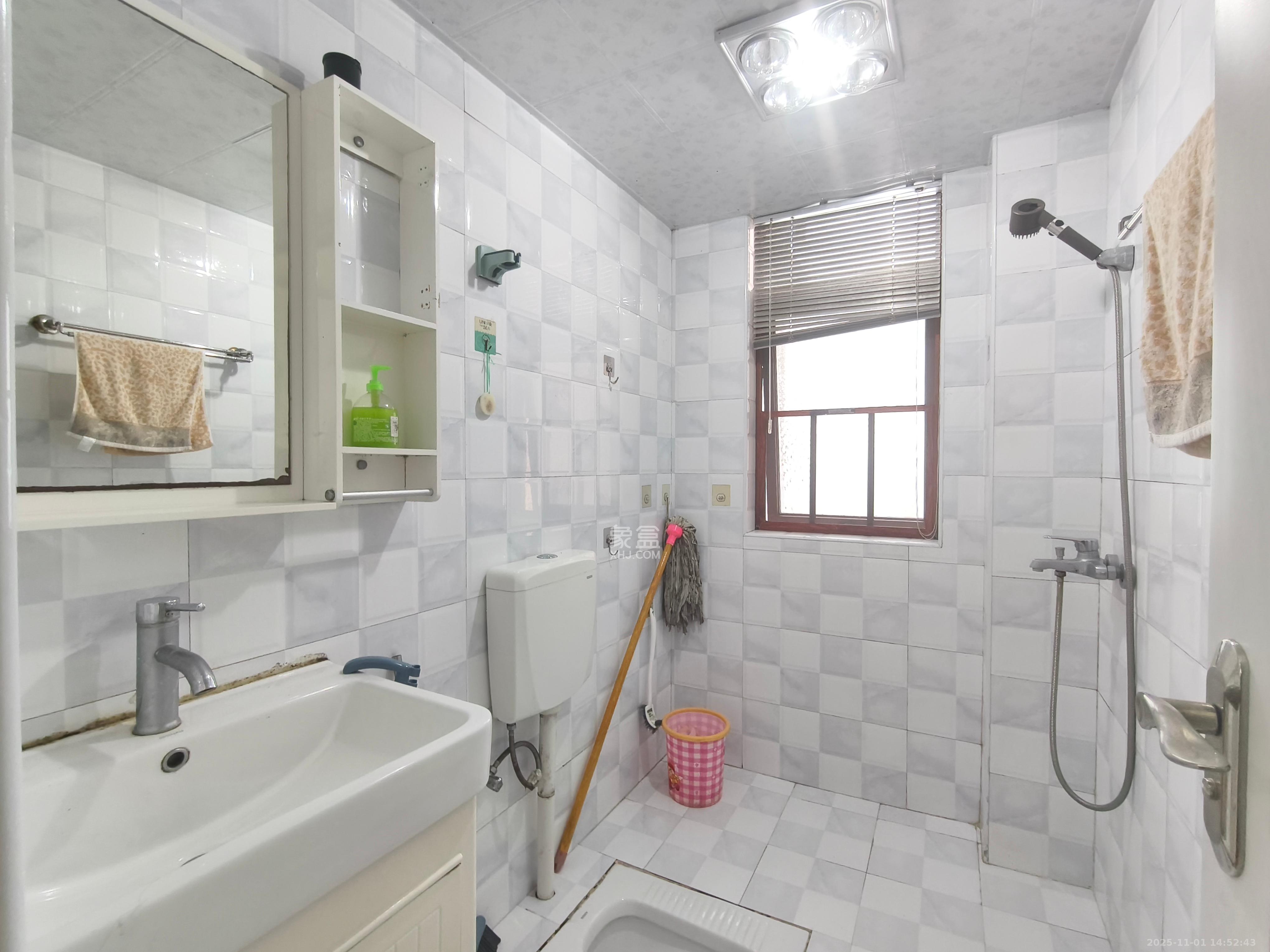 万里时代  2室2厅1卫    2400.0元/月室内图