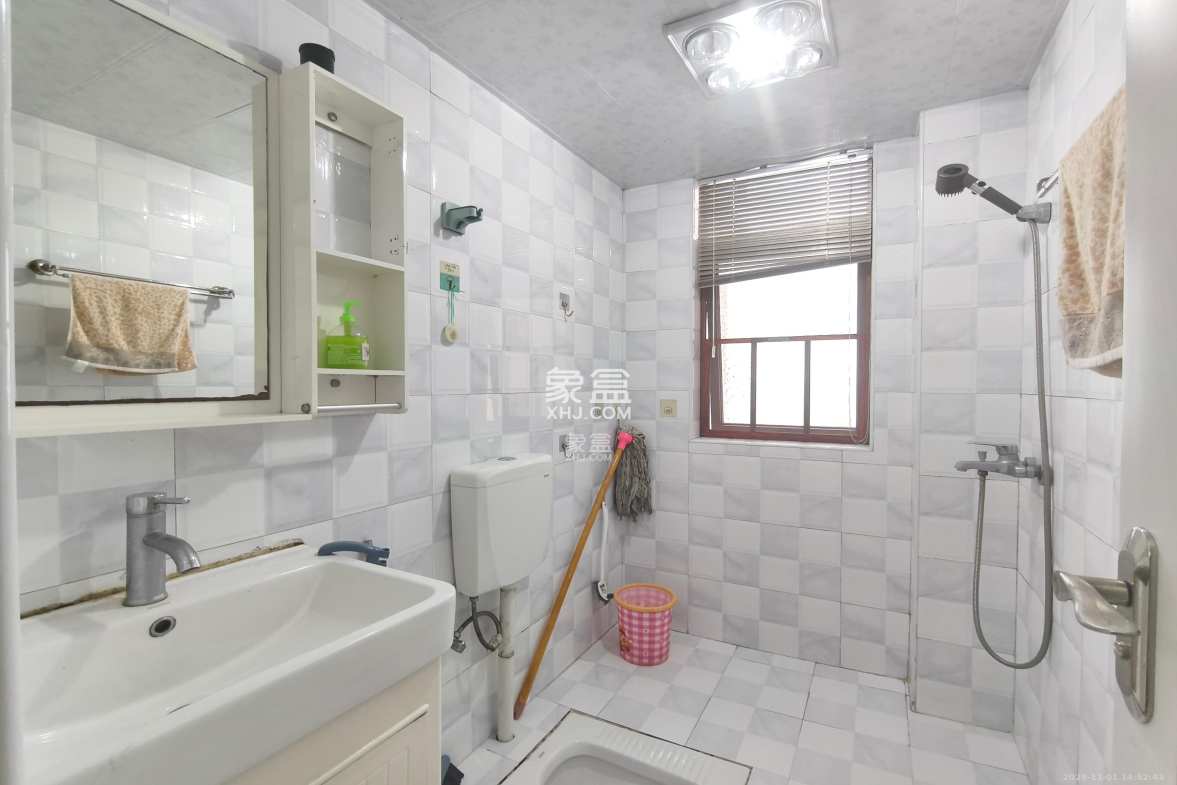 万里时代 2室2厅1卫 2400.0元/月 万里时代 2室2厅1卫 2400.0元/月室内图