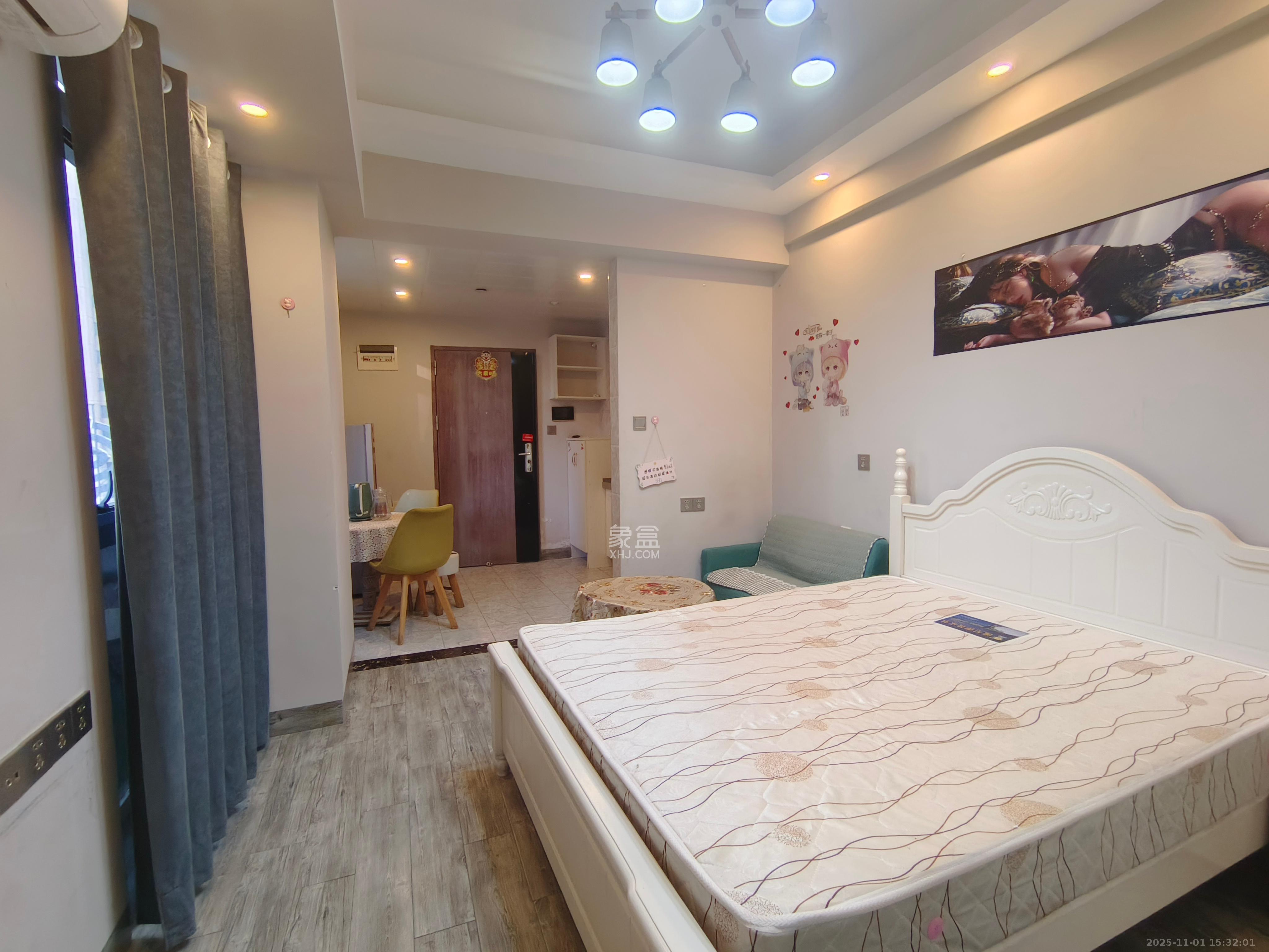 新世界广场  1室1厅1卫    1500.0元/月