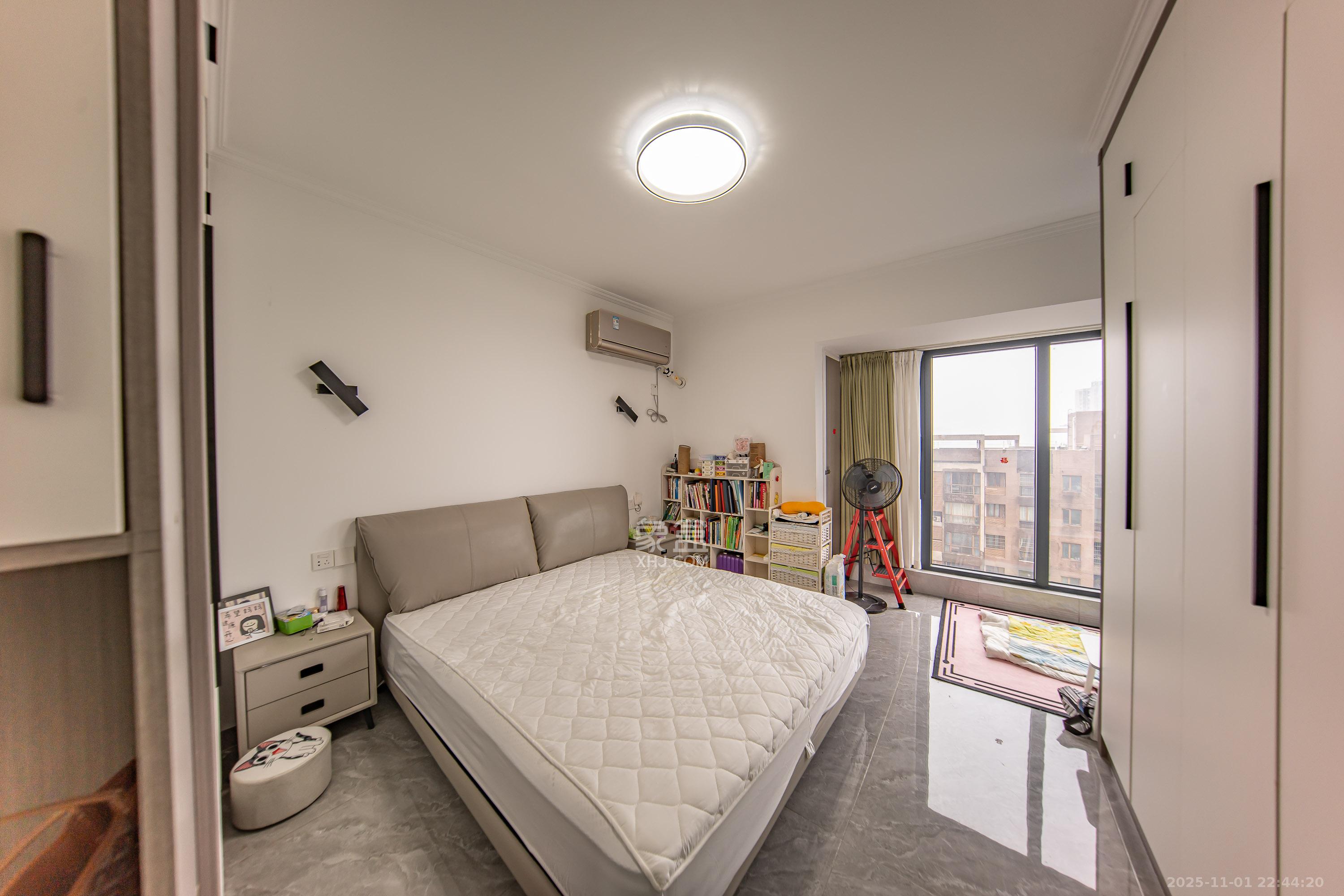 锑都家园  4室2厅2卫    92.8万卧室