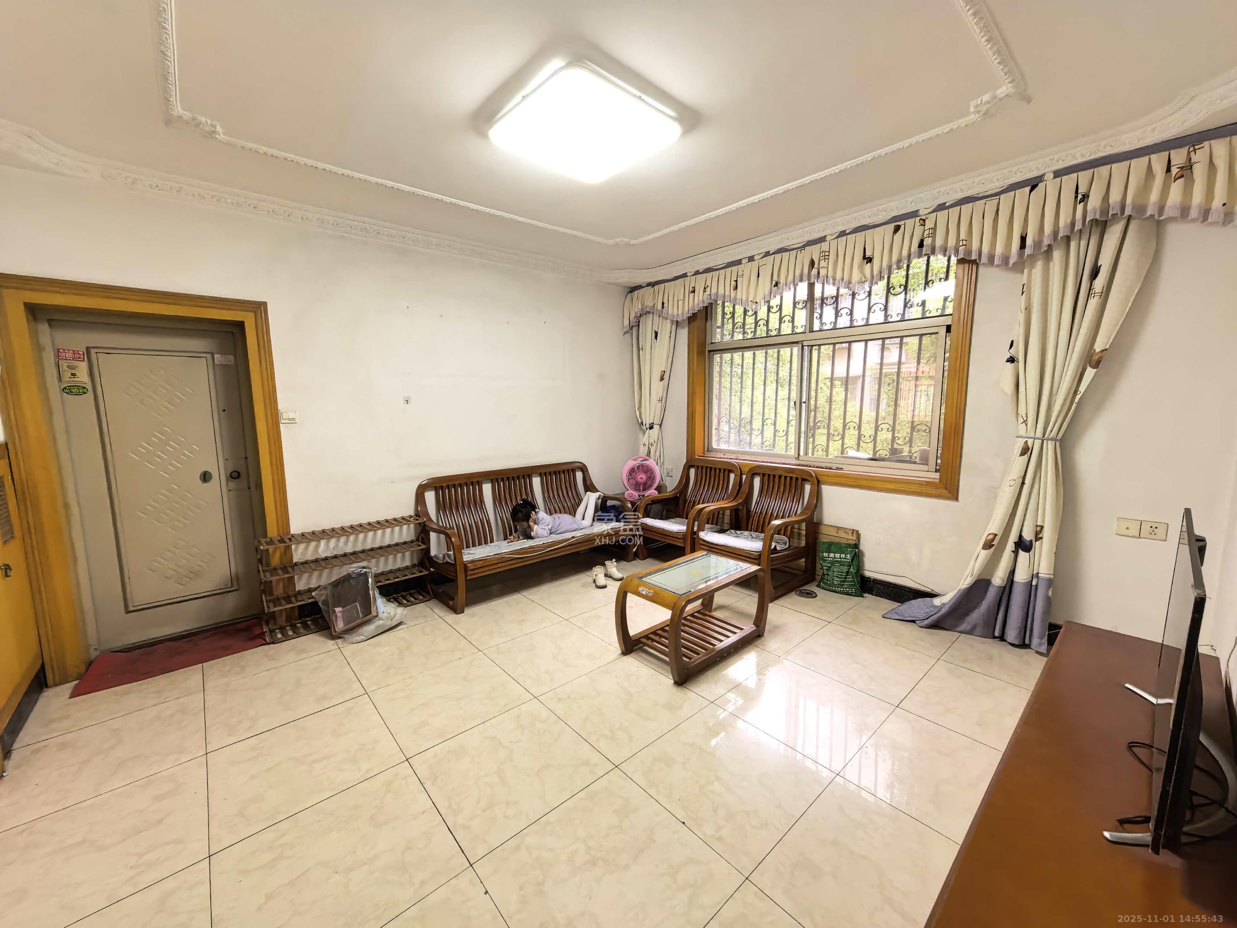 新兴小区（杨家山社区）  4室2厅1卫    2500.0元/月室内图