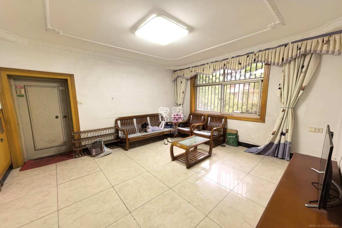 新兴小区(杨家山社区) 4室2厅1卫 2500.0元/月 新兴小区(杨家山社区) 4室2厅1卫 2500.0元/月室内图