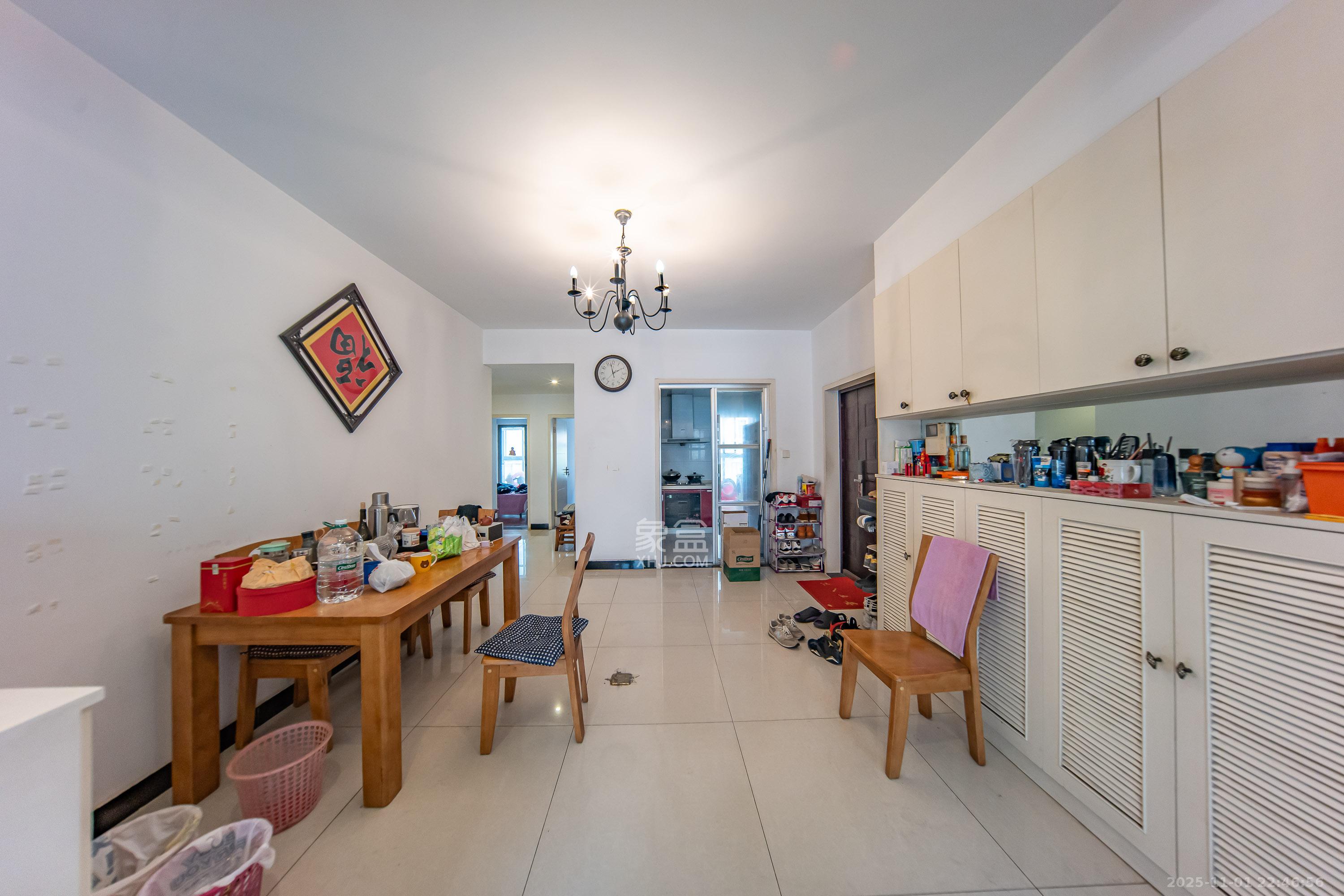 米兰春天  3室2厅2卫    80.0万客厅