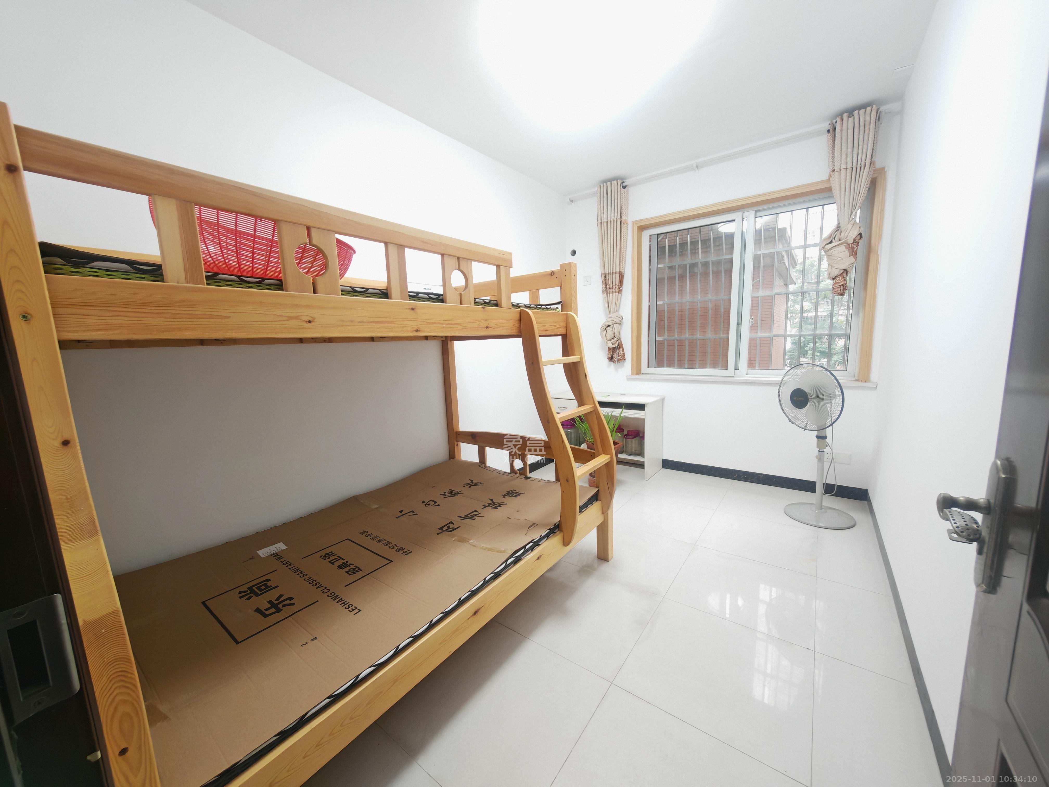 和润园一、二期  3室2厅2卫    2000.0元/月室内图