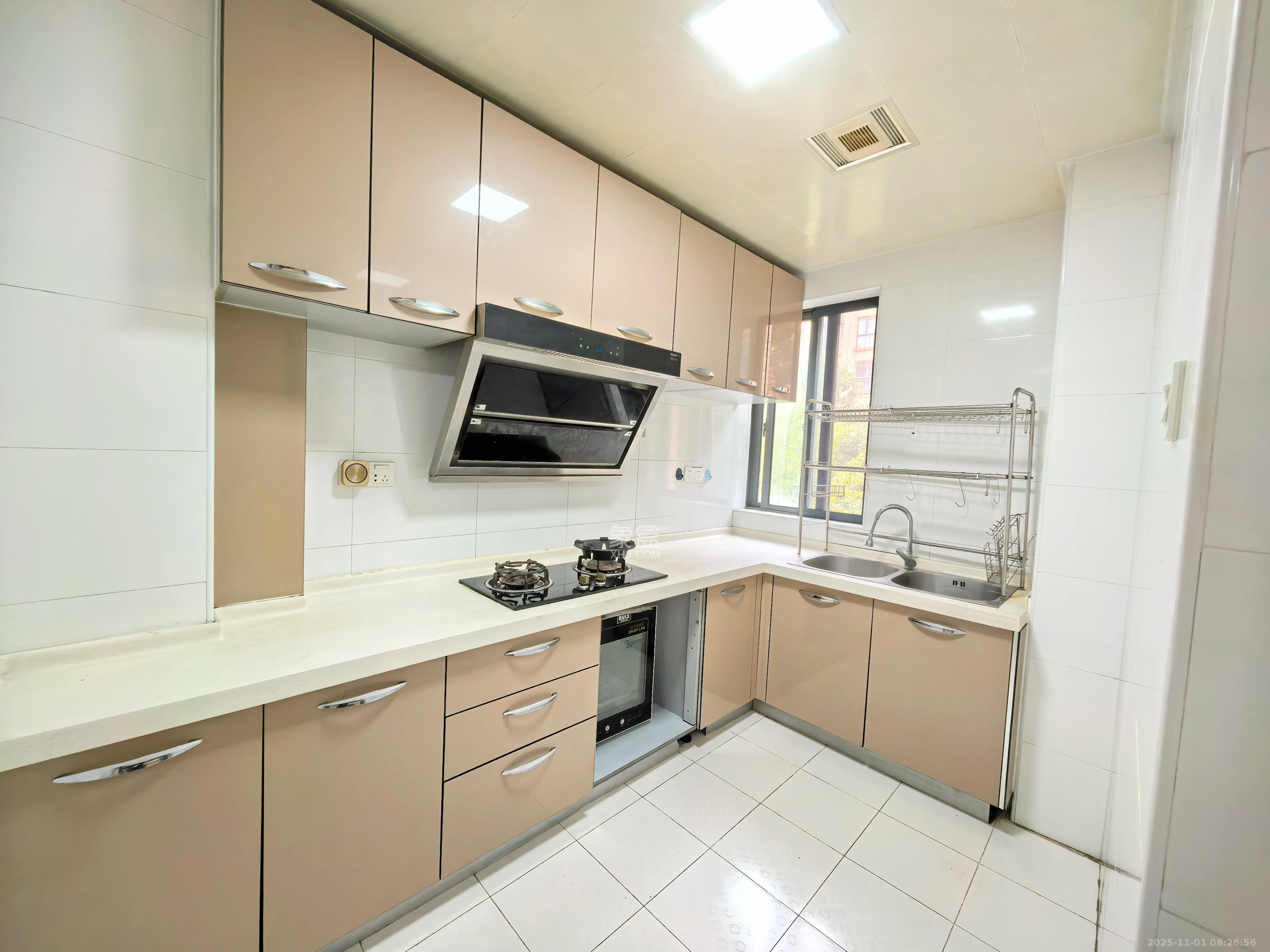 中城丽景香山园  3室2厅2卫    3000.0元/月室内图